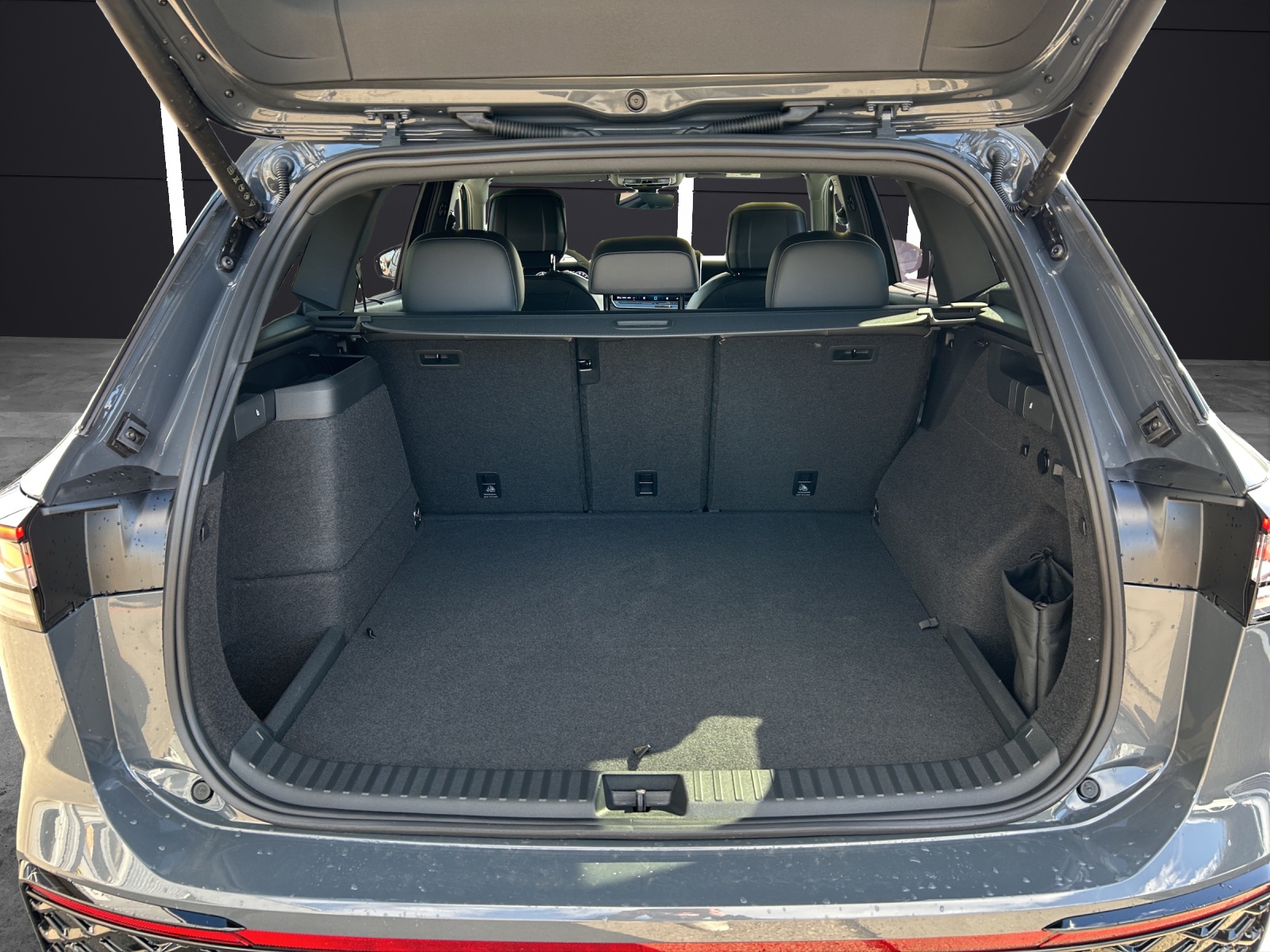 Fahrzeugabbildung Volkswagen Tayron R-Line PHEV IQ-Light PANO AHK