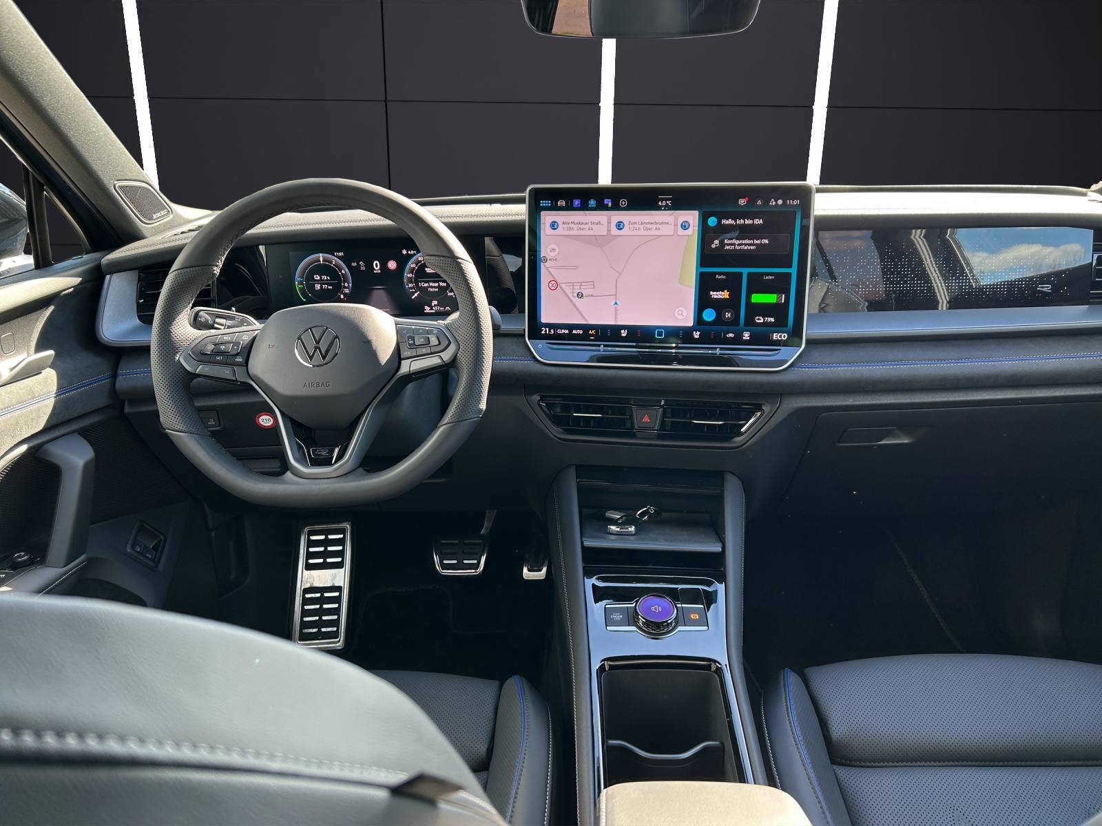 Fahrzeugabbildung Volkswagen Tayron R-Line PHEV IQ-Light PANO AHK