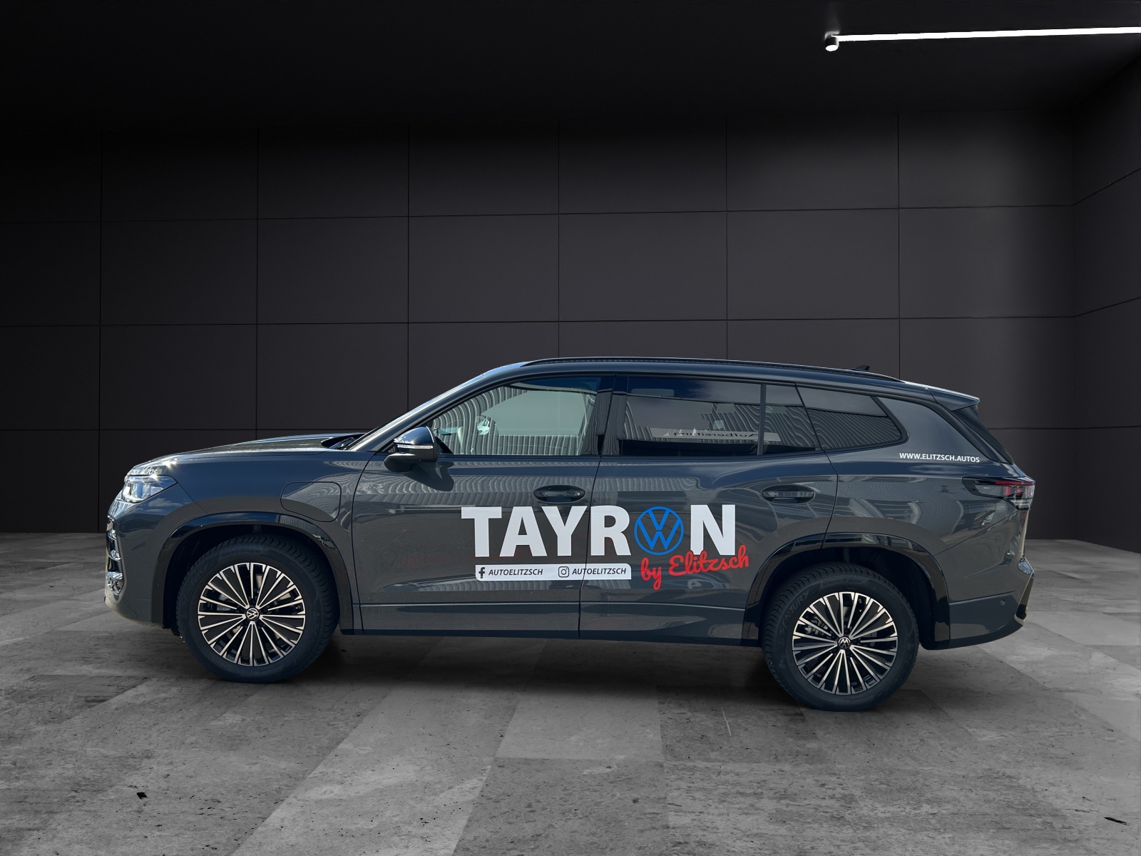 Fahrzeugabbildung Volkswagen Tayron R-Line PHEV IQ-Light PANO AHK