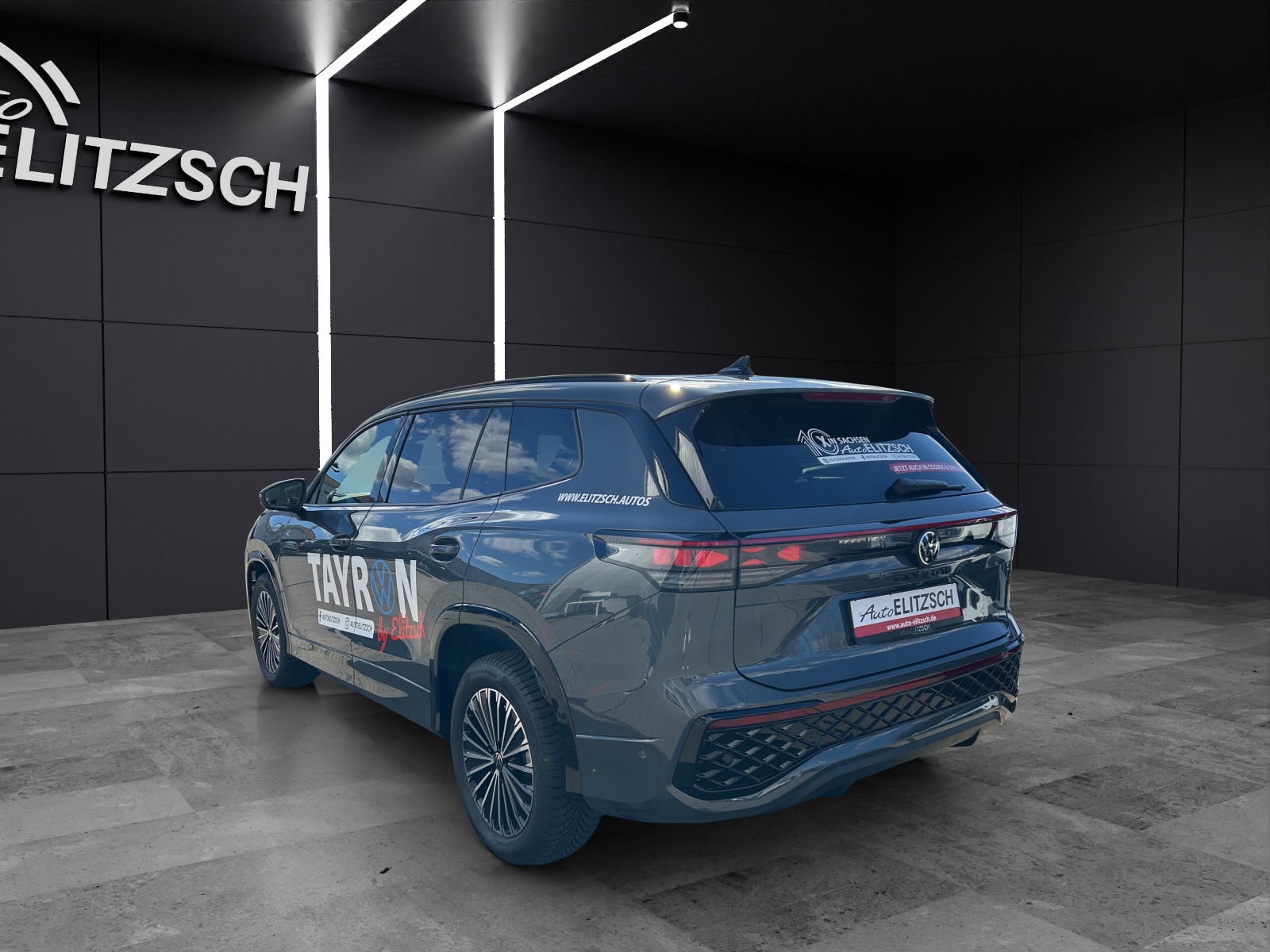 Fahrzeugabbildung Volkswagen Tayron R-Line PHEV IQ-Light PANO AHK