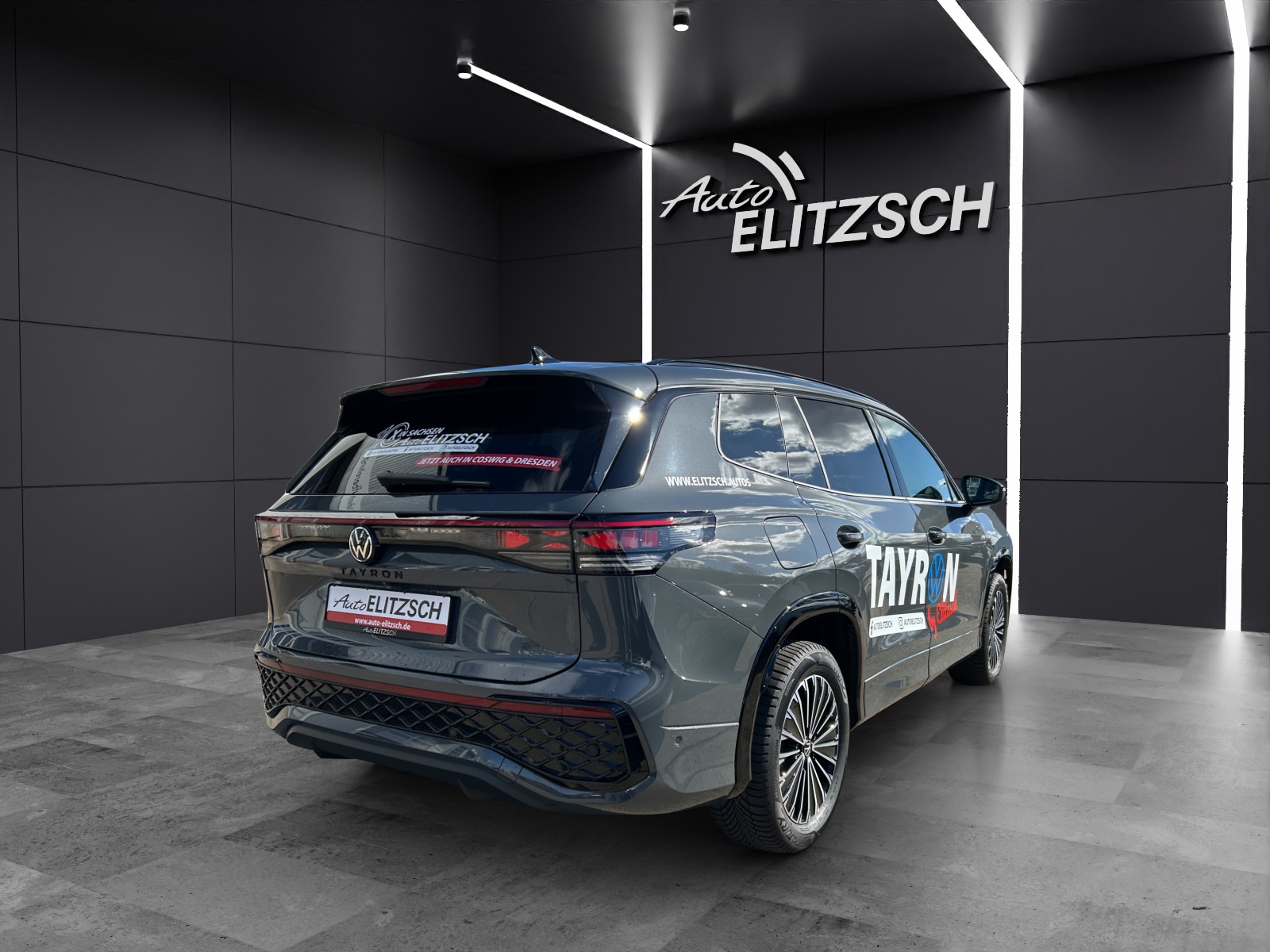 Fahrzeugabbildung Volkswagen Tayron R-Line PHEV IQ-Light PANO AHK