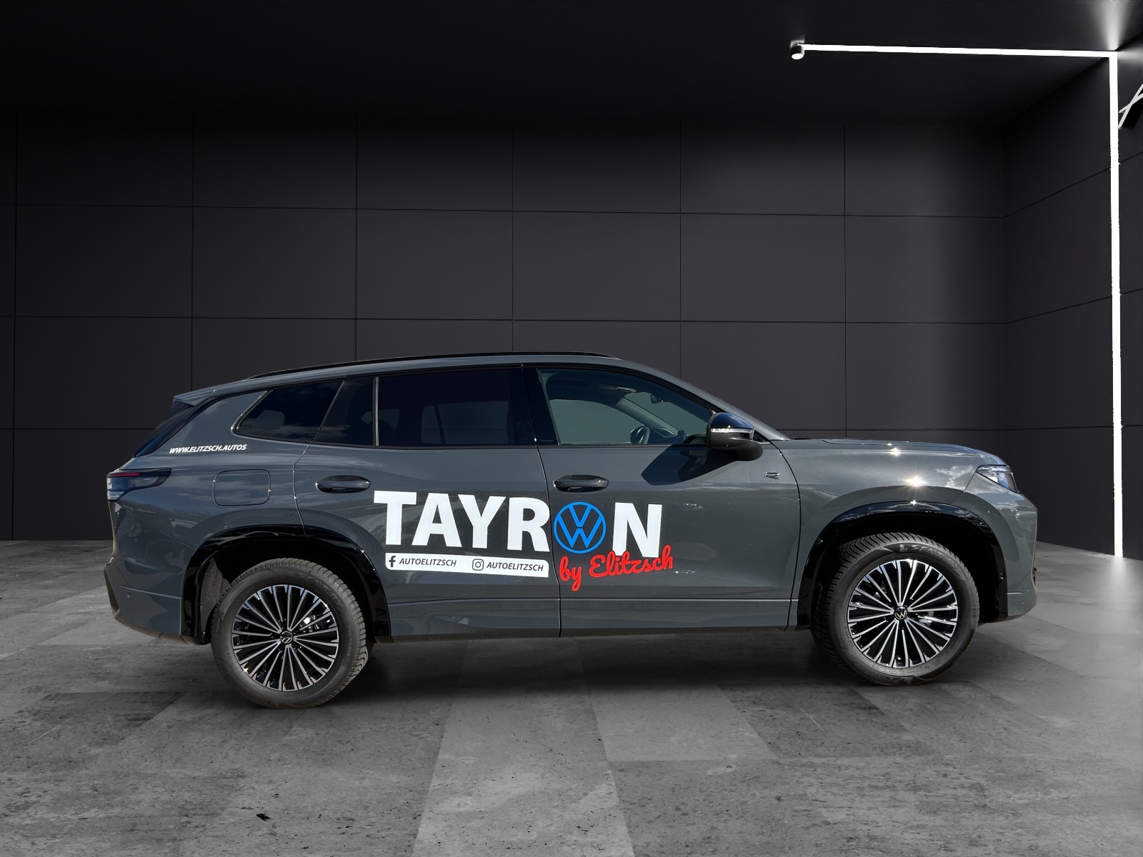 Fahrzeugabbildung Volkswagen Tayron R-Line PHEV IQ-Light PANO AHK