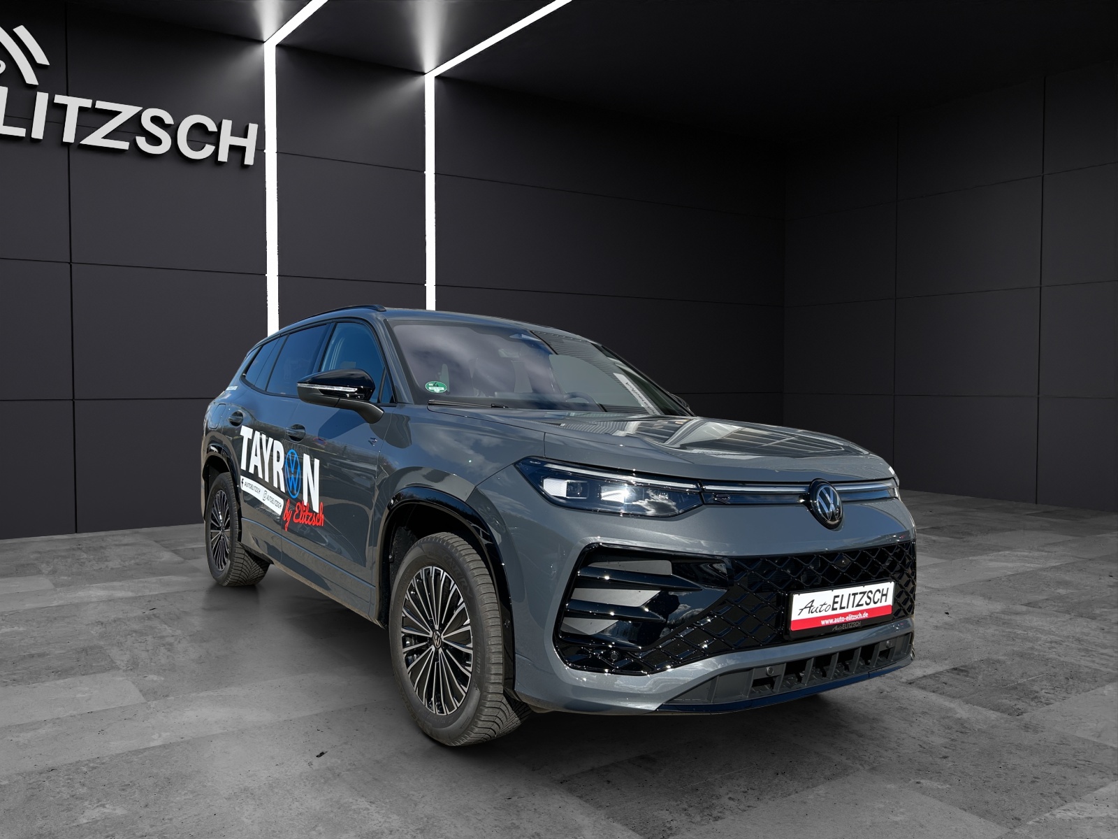 Fahrzeugabbildung Volkswagen Tayron R-Line PHEV IQ-Light PANO AHK
