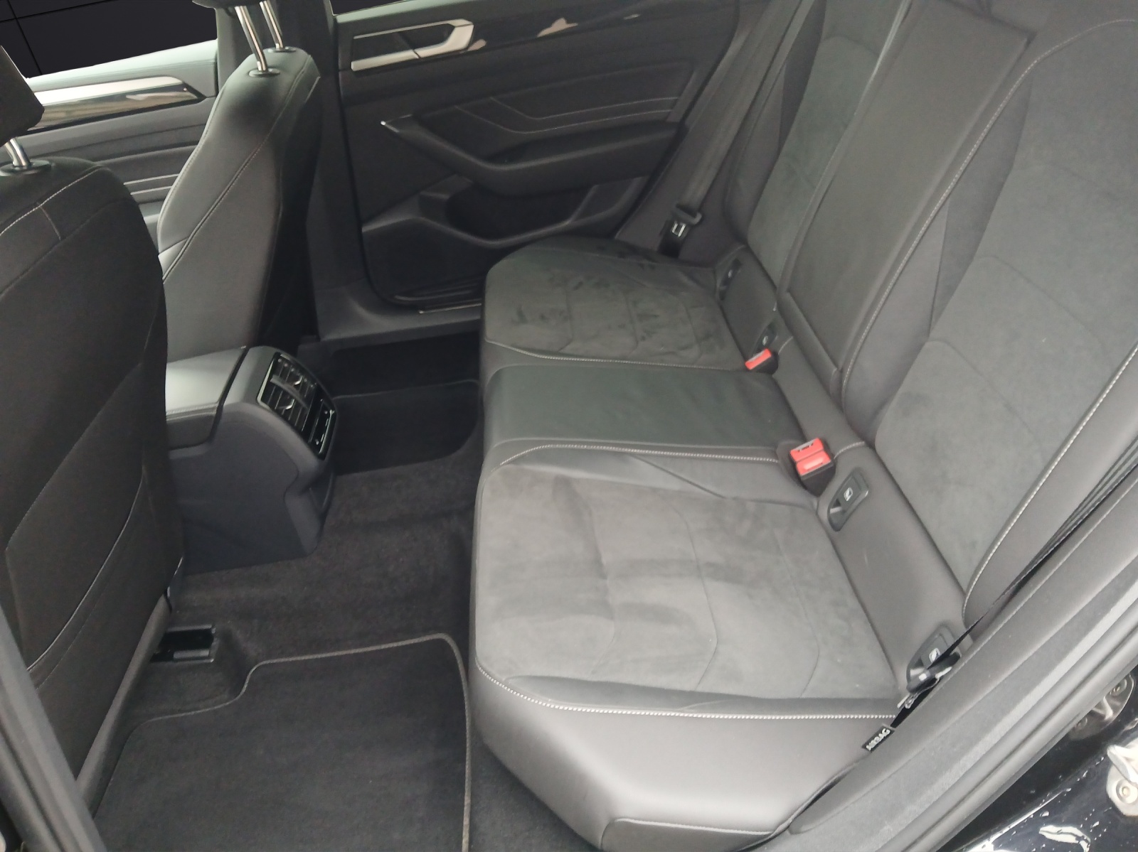 Fahrzeugabbildung Volkswagen Arteon SB R-Line ALLRAD Matrix AHK VC ACC Kamera
