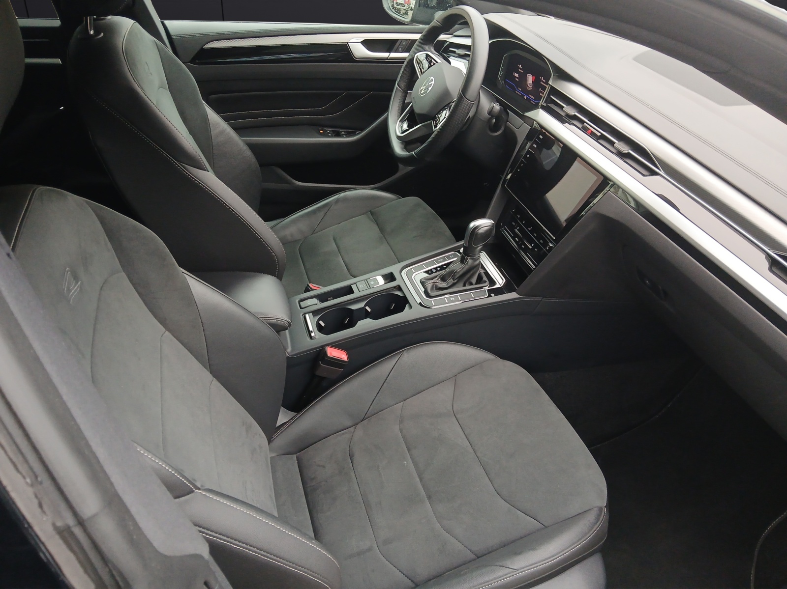Fahrzeugabbildung Volkswagen Arteon SB R-Line ALLRAD Matrix AHK VC ACC Kamera
