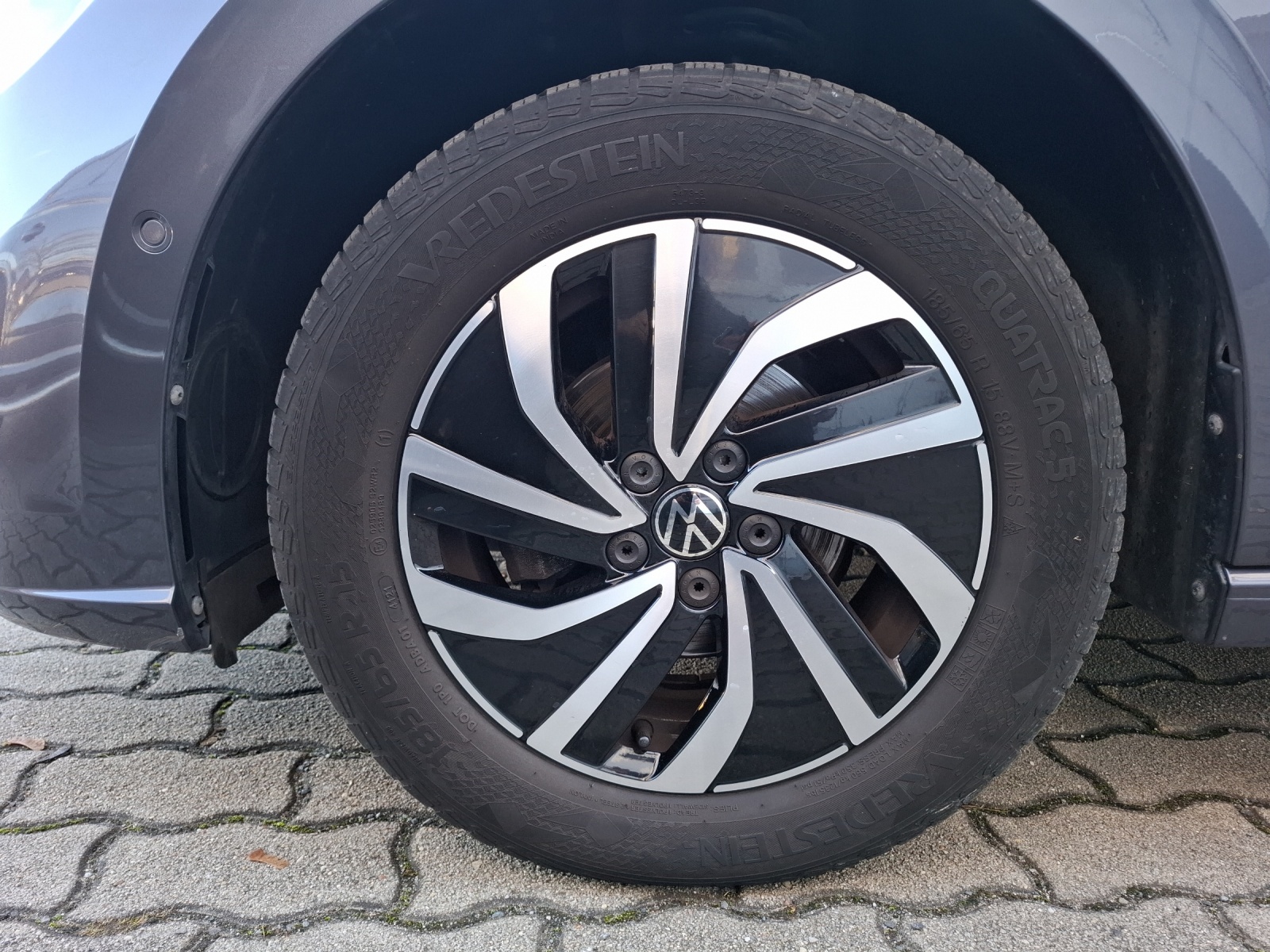 Fahrzeugabbildung Volkswagen Polo TSI Life LED AID SH APP Park-Assist LM