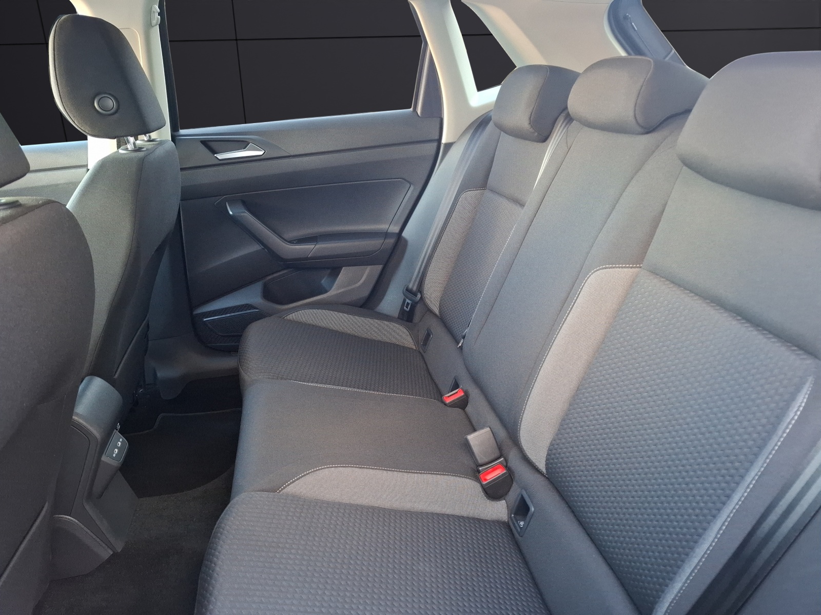 Fahrzeugabbildung Volkswagen Polo TSI Life LED AID SH APP Park-Assist LM