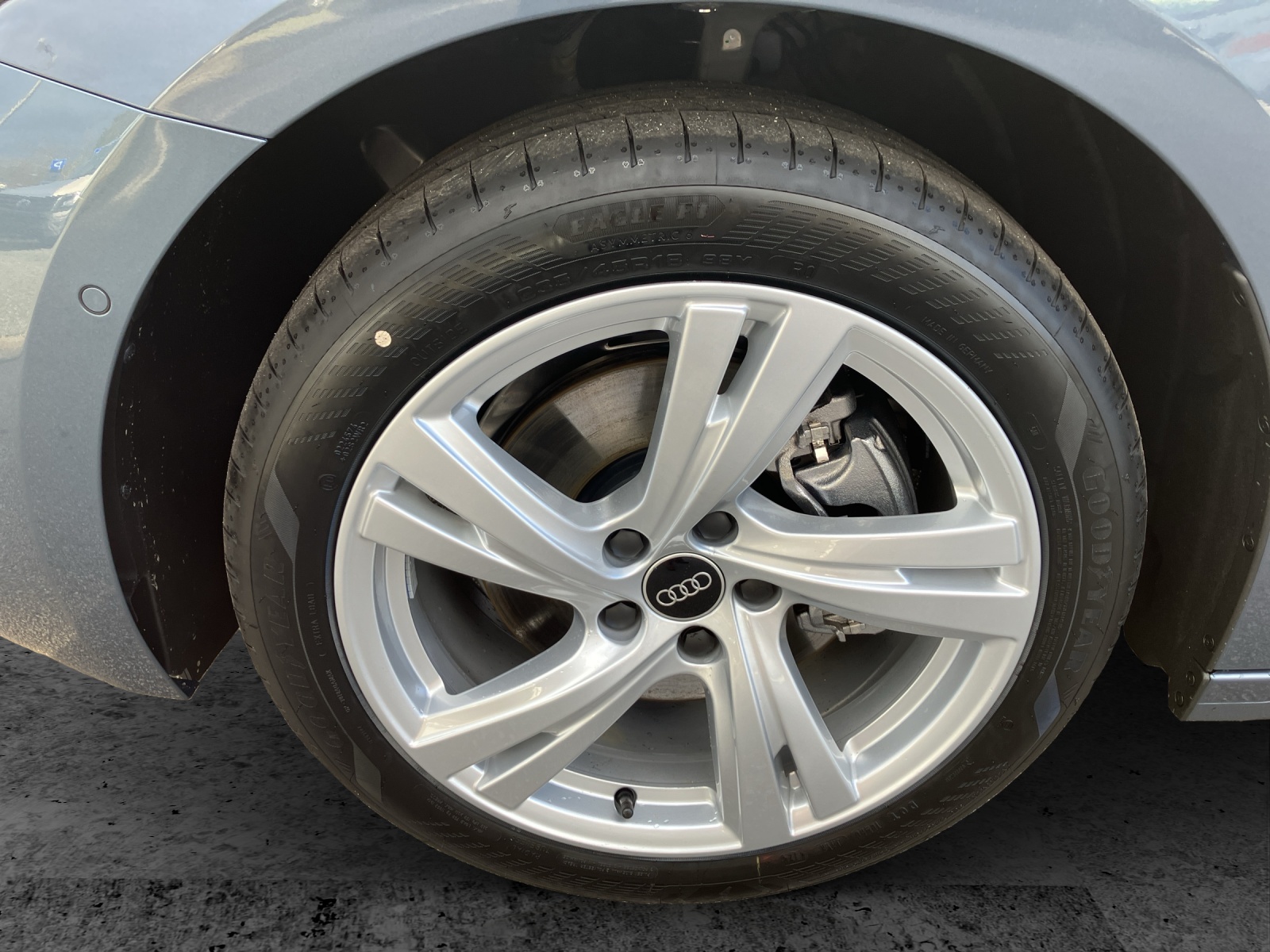 Fahrzeugabbildung Audi A5 Limousine TFSI S tronic LED Navi ACC RFK SH Parkassistent