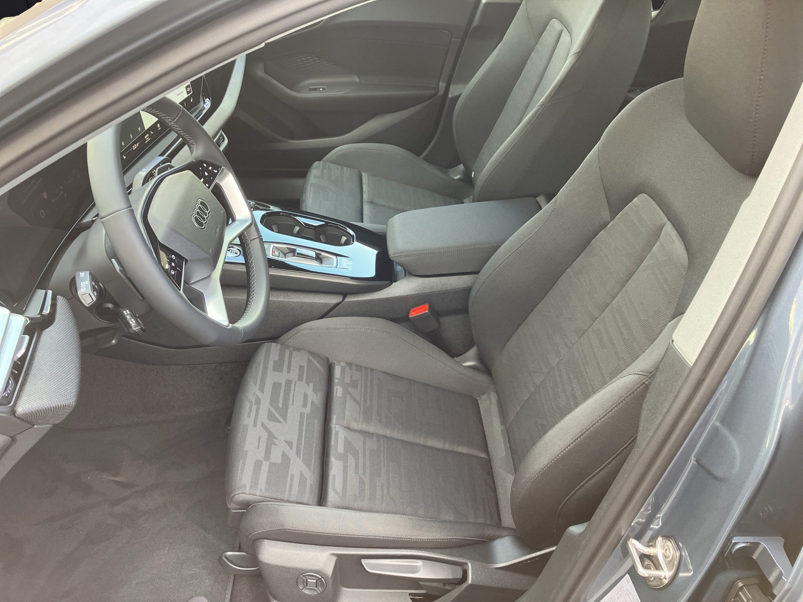 Fahrzeugabbildung Audi A5 Limousine TFSI S tronic LED Navi ACC RFK SH Parkassistent