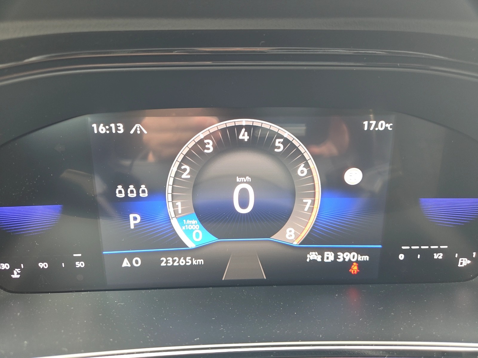 Fahrzeugabbildung Volkswagen T-Roc TSI R-Line DSG LED Navi AID ACC RFK SH 18