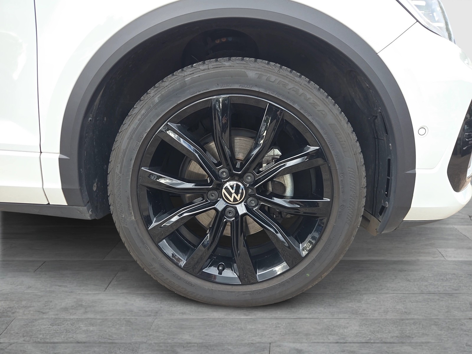 Fahrzeugabbildung Volkswagen T-Roc TSI R-Line DSG LED Navi AID ACC RFK SH 18