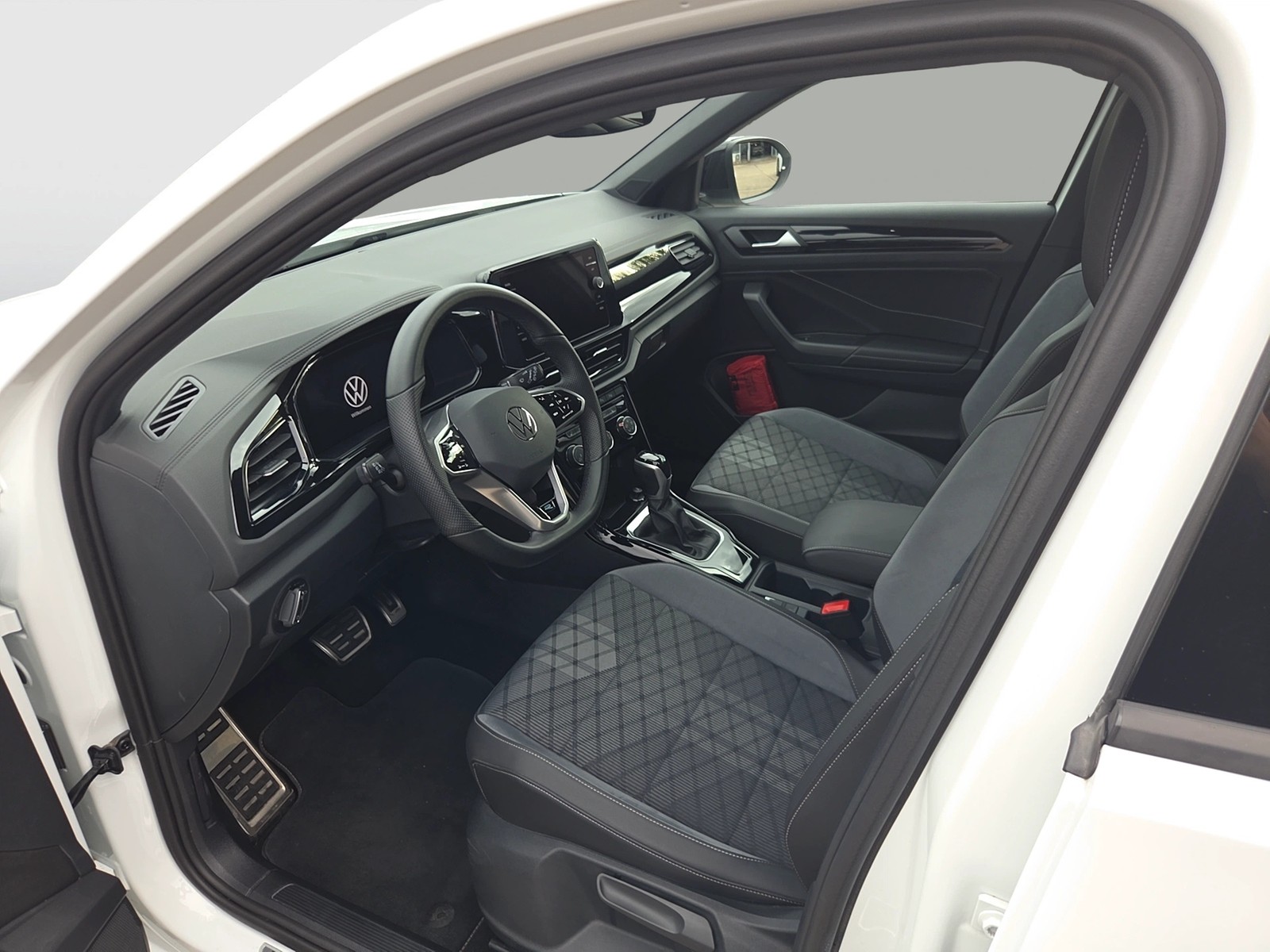 Fahrzeugabbildung Volkswagen T-Roc TSI R-Line DSG LED Navi AID ACC RFK SH 18