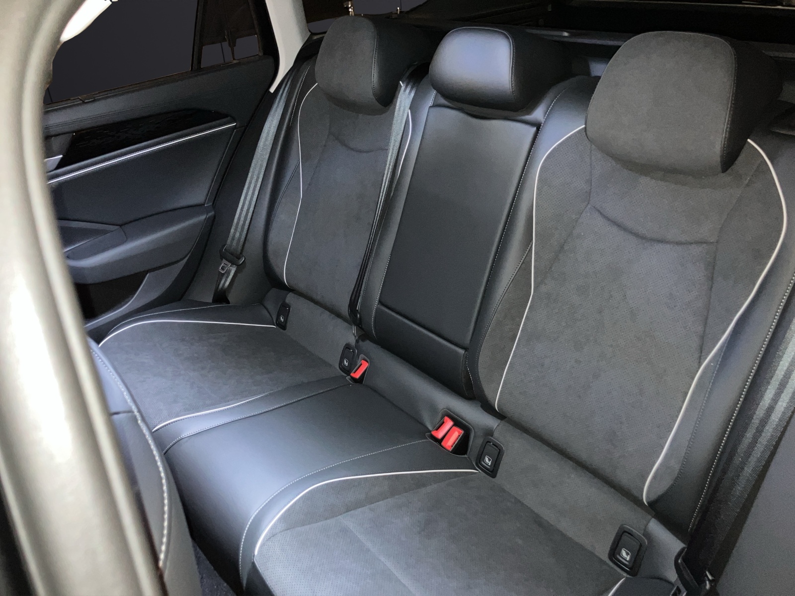 Fahrzeugabbildung Volkswagen Passat Variant Elegance