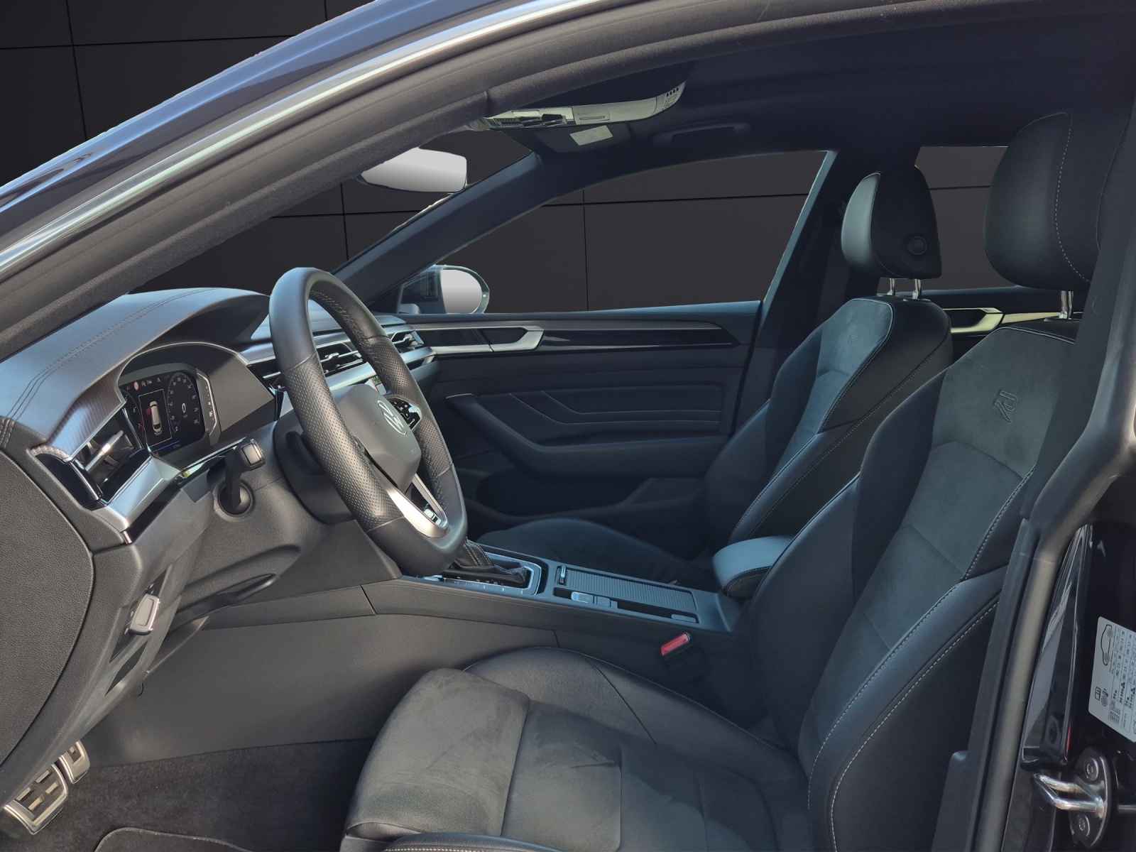 Fahrzeugabbildung Volkswagen Arteon SB TSI R-Line DSG 4M Matrix AHK Navi AID Pano ACC RFK SH
