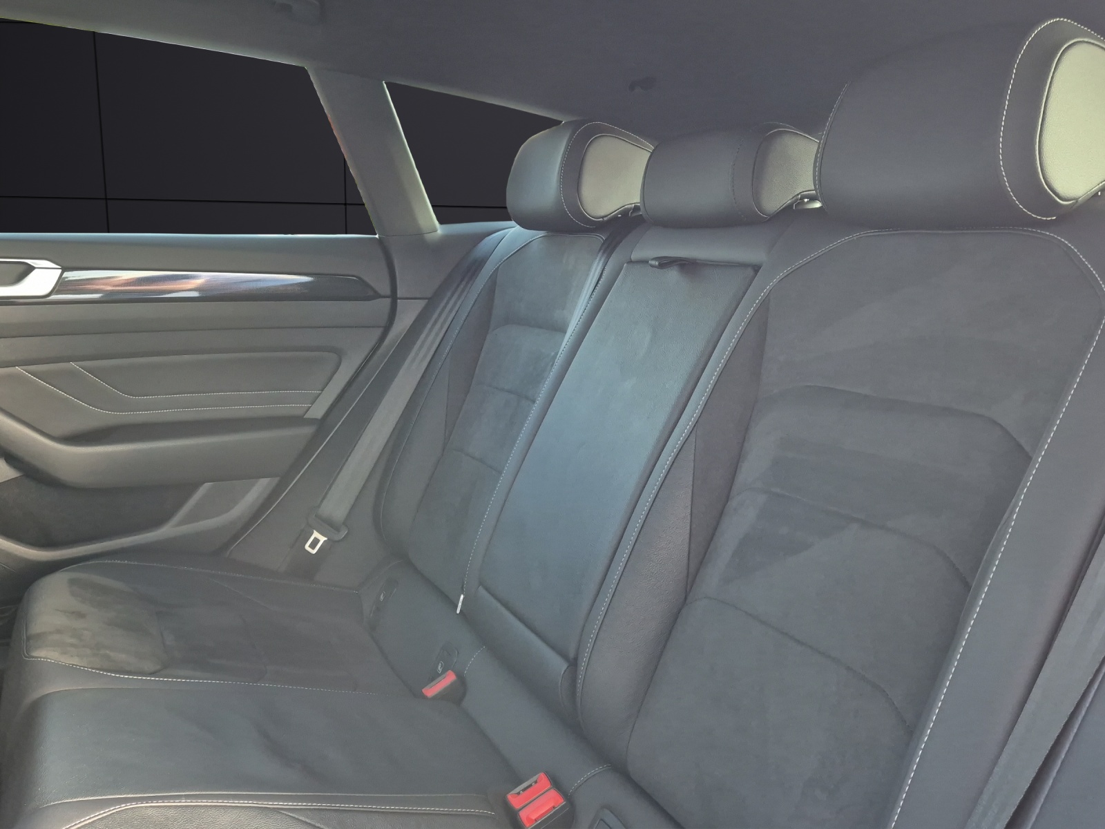 Fahrzeugabbildung Volkswagen Arteon SB TSI R-Line DSG 4M Matrix AHK Navi AID Pano ACC RFK SH