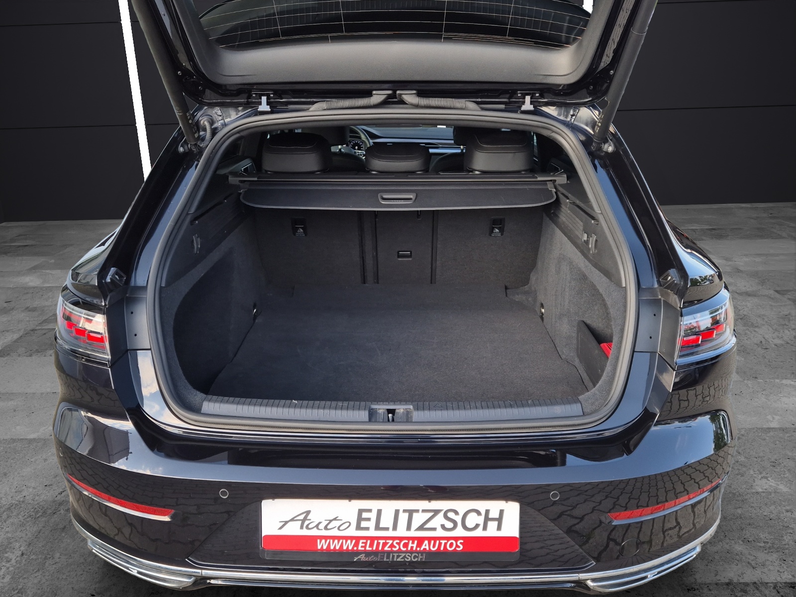 Fahrzeugabbildung Volkswagen Arteon SB TSI R-Line DSG 4M Matrix AHK Navi AID Pano ACC RFK SH
