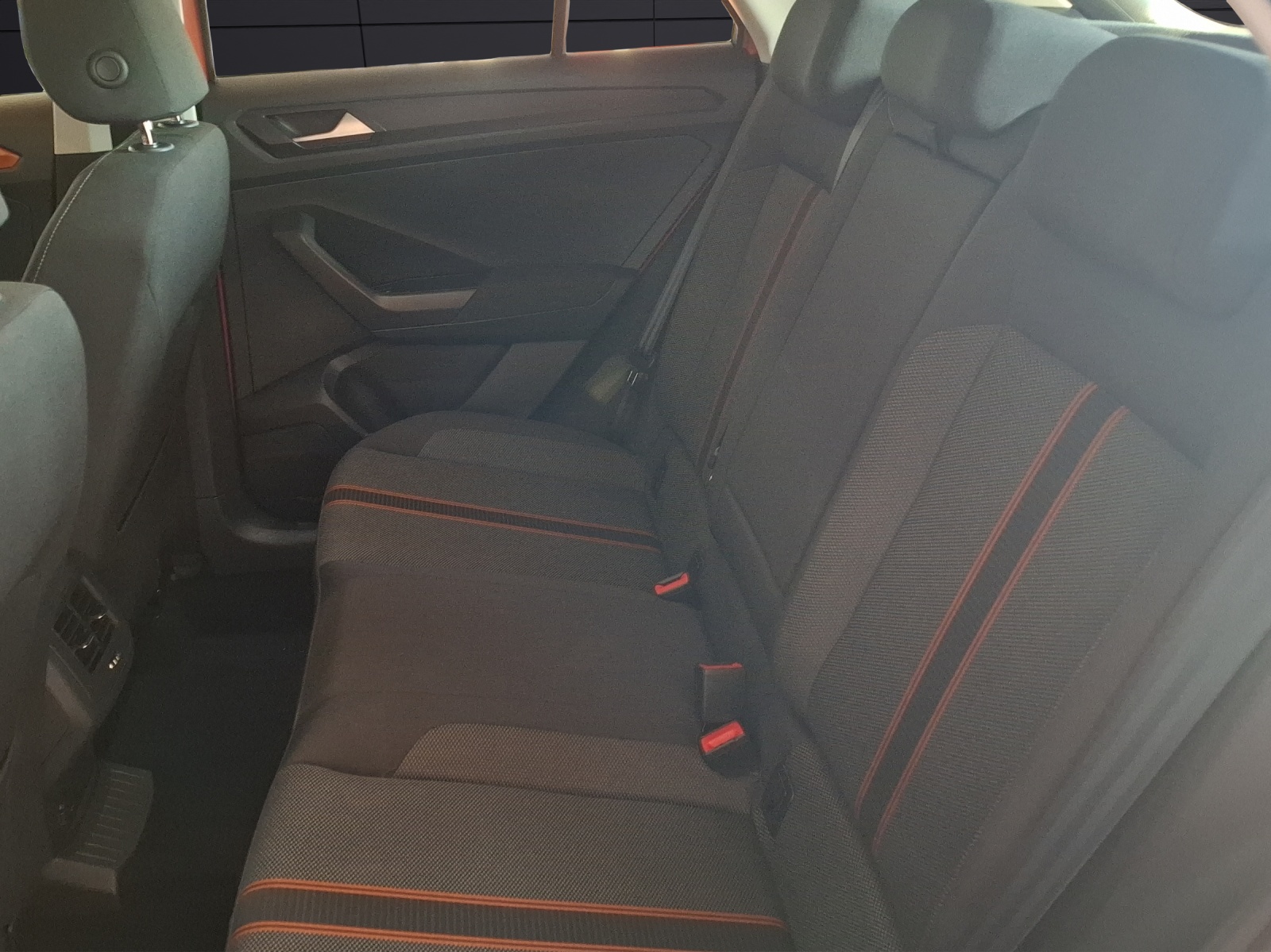 Fahrzeugabbildung Volkswagen T-Roc TDI Style 4M LED Navi AHK ACC SH