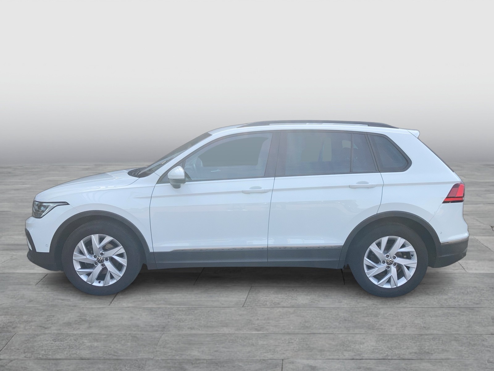 Fahrzeugabbildung Volkswagen Tiguan TSI Life LED Navi ACC RFK AHK