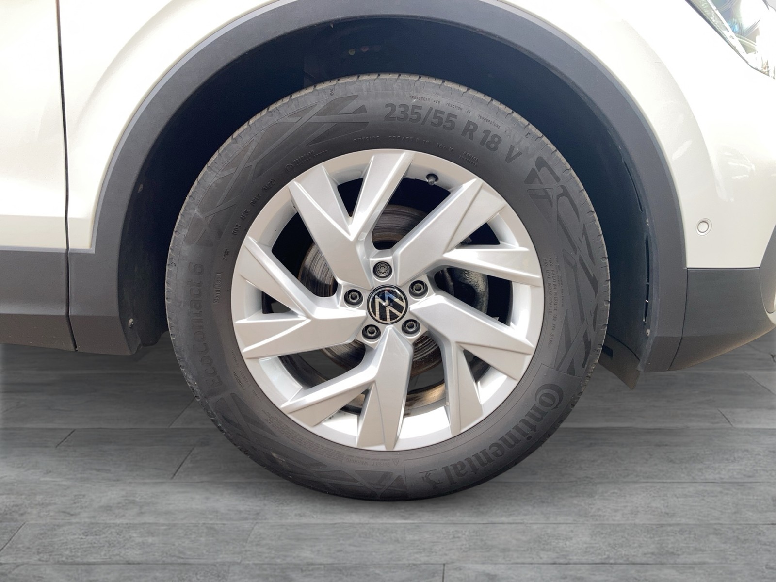 Fahrzeugabbildung Volkswagen Tiguan TSI Life LED Navi ACC RFK AHK
