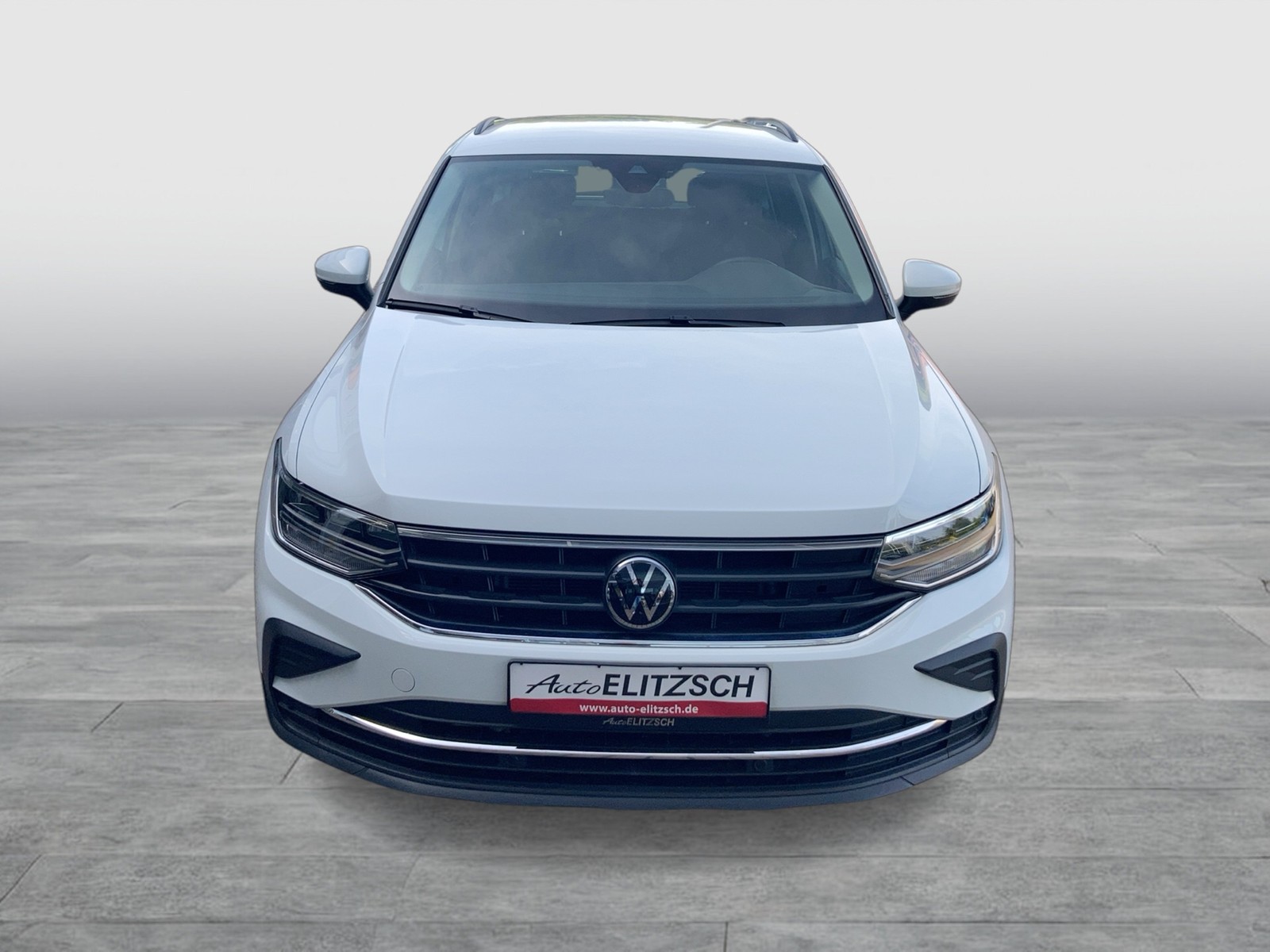 Fahrzeugabbildung Volkswagen Tiguan TSI Life LED Navi ACC RFK AHK