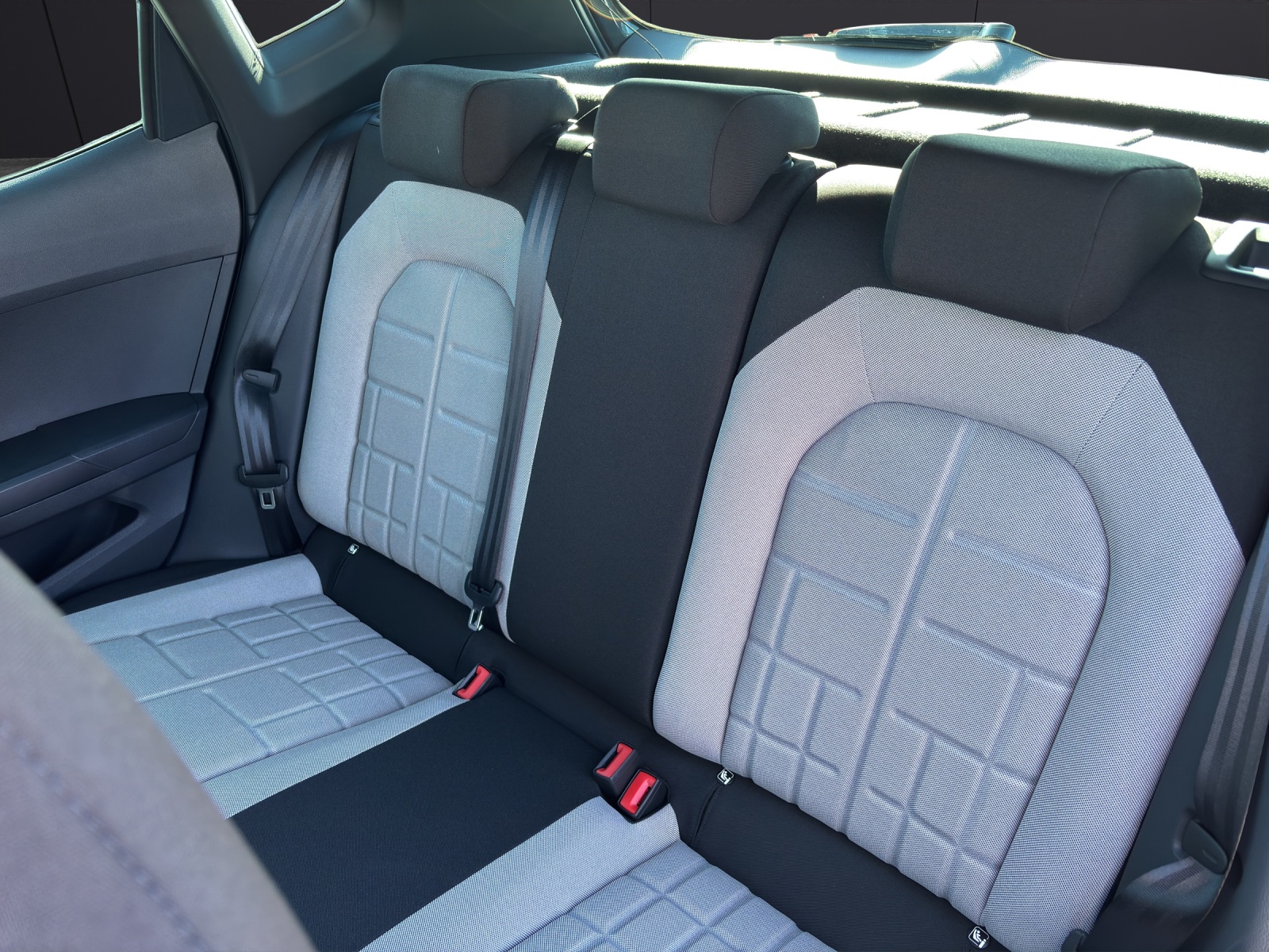 Fahrzeugabbildung SEAT Arona 1.0 TSI FR KESSY RFK 18