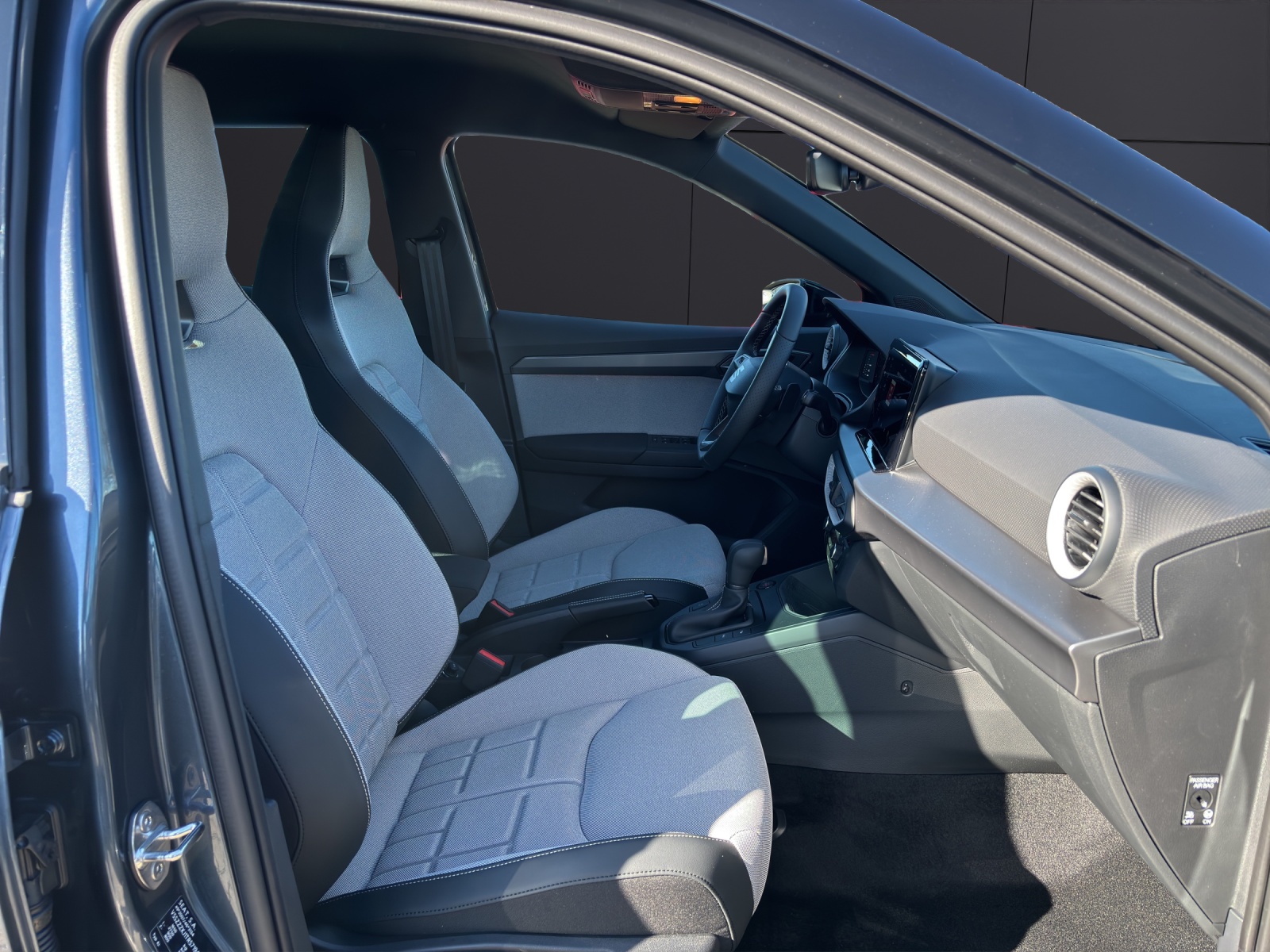 Fahrzeugabbildung SEAT Arona 1.0 TSI FR KESSY RFK 18
