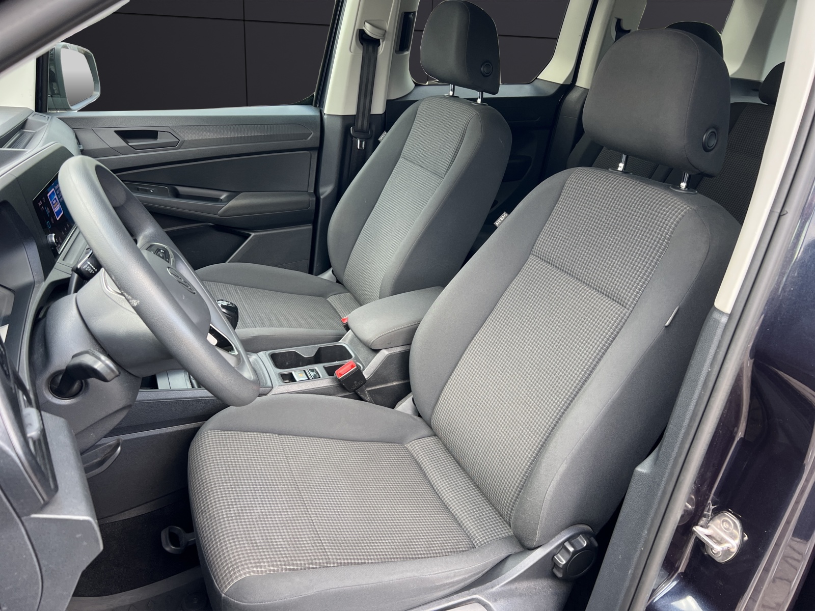 Fahrzeugabbildung Volkswagen Caddy Kombi TDI AHK 5Sitzer SHZ Klima PDC DAB+