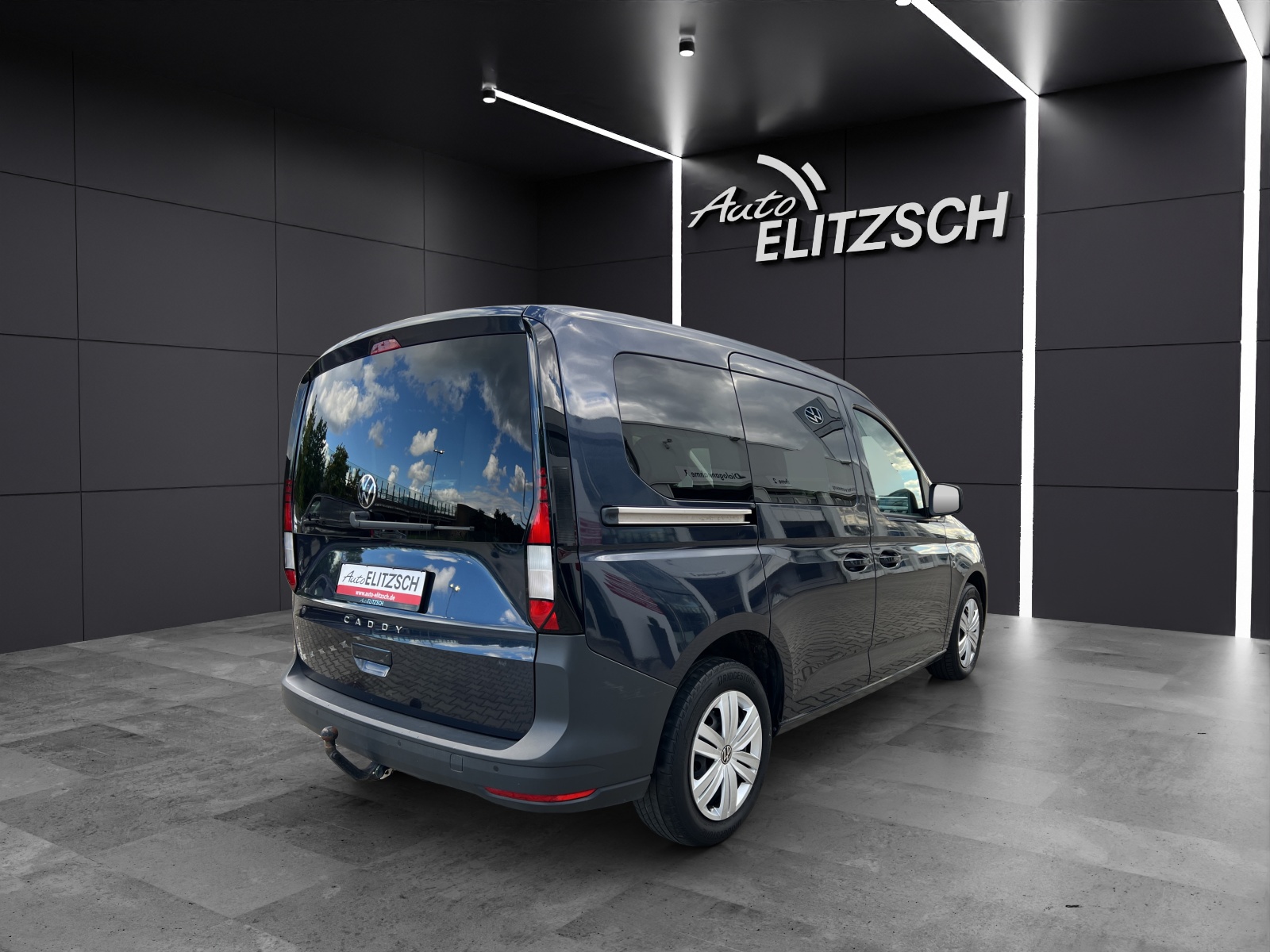 Fahrzeugabbildung Volkswagen Caddy Kombi TDI AHK 5Sitzer SHZ Klima PDC DAB+