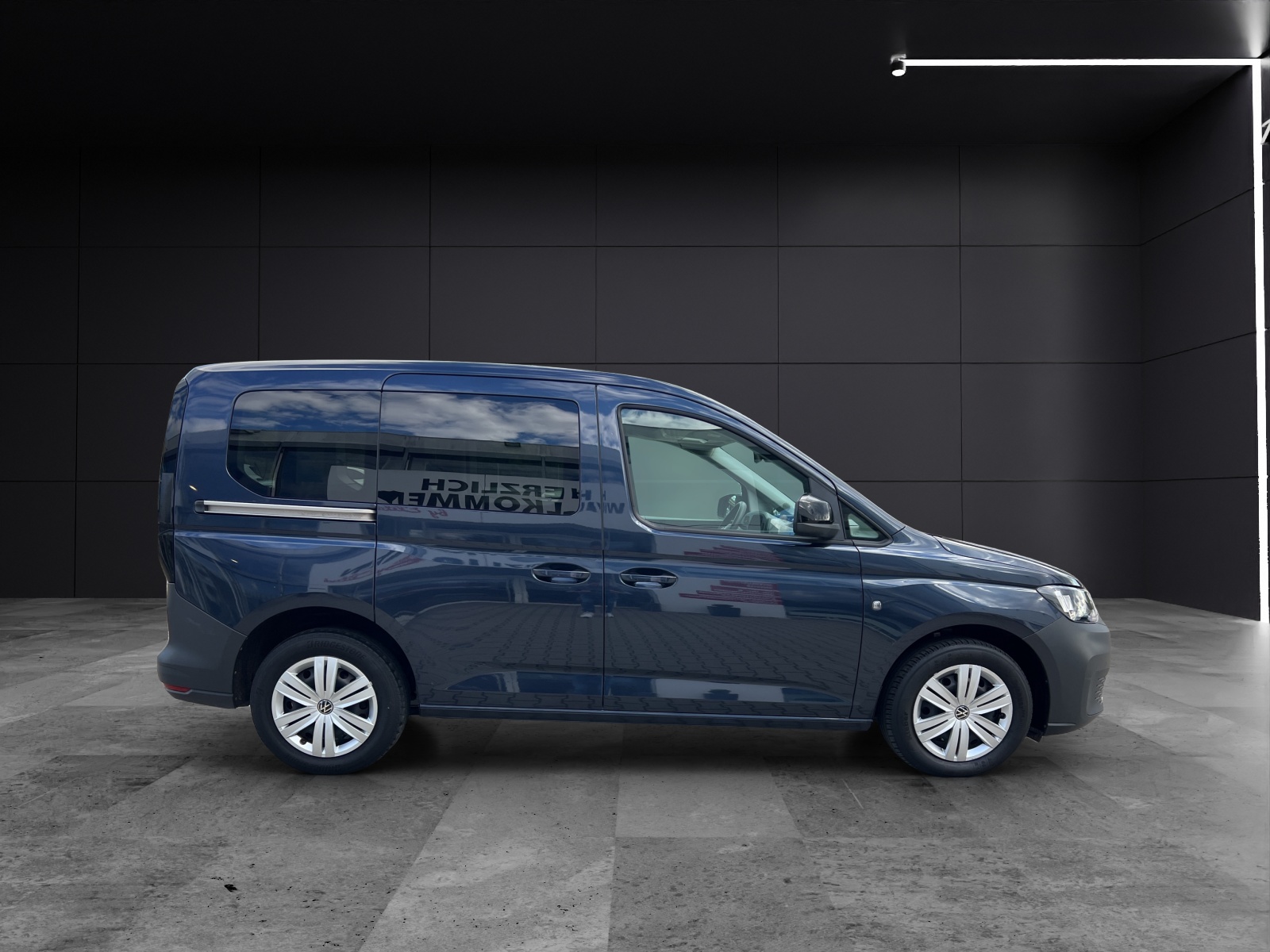 Fahrzeugabbildung Volkswagen Caddy Kombi TDI AHK 5Sitzer SHZ Klima PDC DAB+