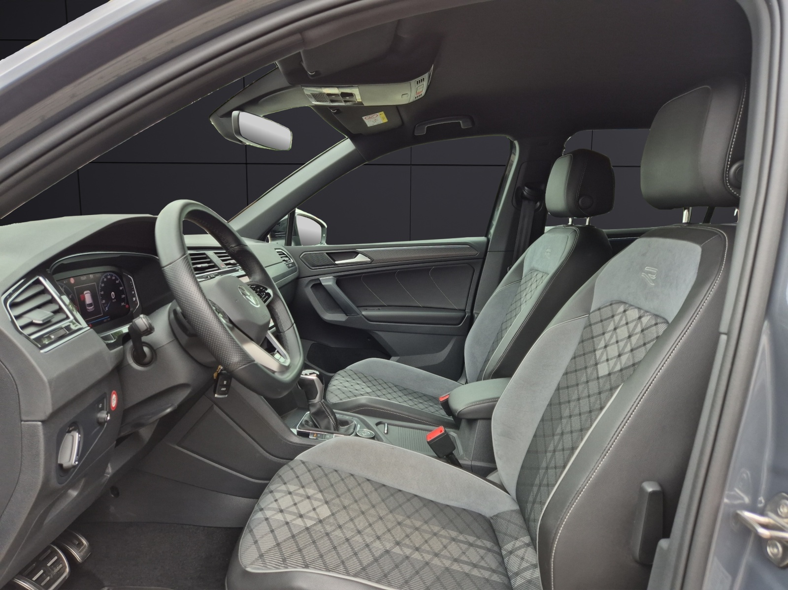Fahrzeugabbildung Volkswagen Tiguan TSI R-Line 4M DSG Matrix AHK Navi ACC RFK HUD 19