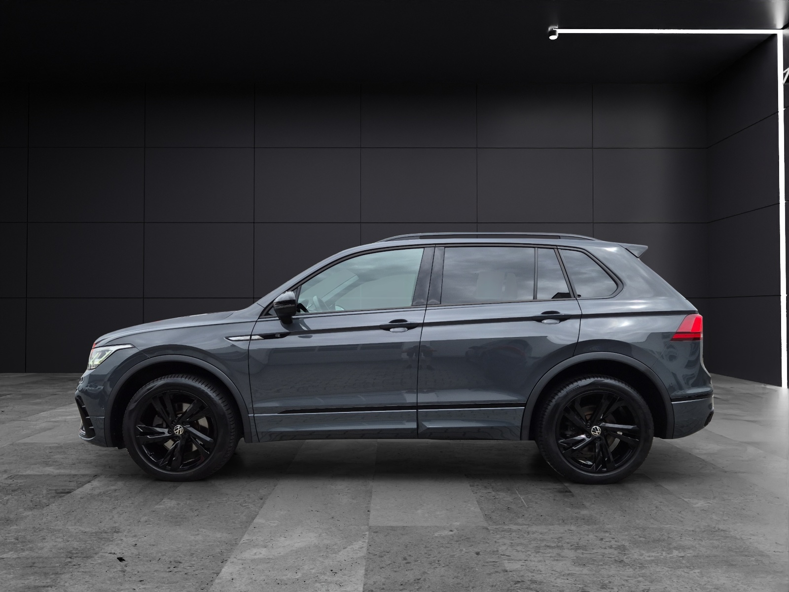 Fahrzeugabbildung Volkswagen Tiguan TSI R-Line 4M DSG Matrix AHK Navi ACC RFK HUD 19