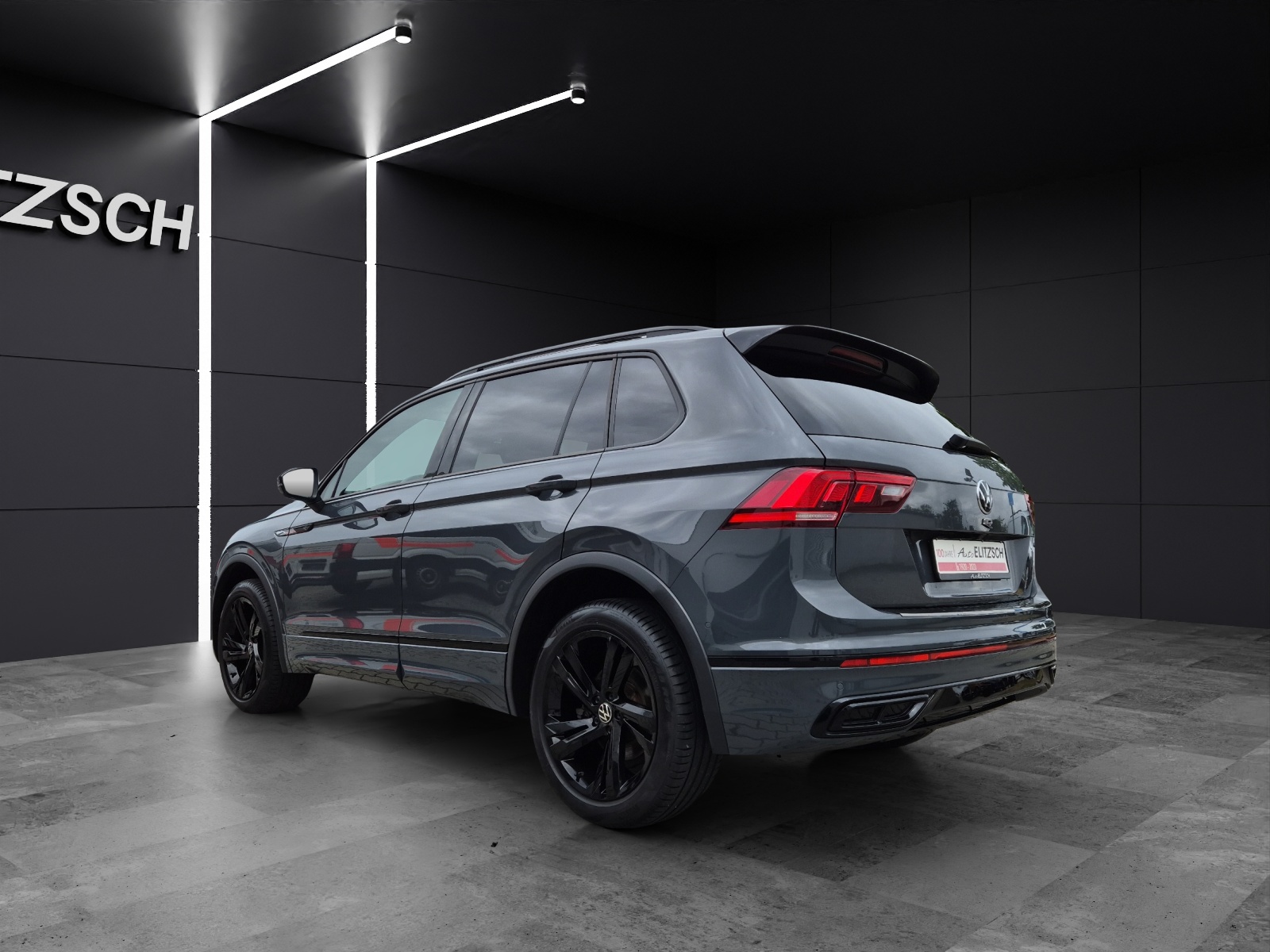 Fahrzeugabbildung Volkswagen Tiguan TSI R-Line 4M DSG Matrix AHK Navi ACC RFK HUD 19