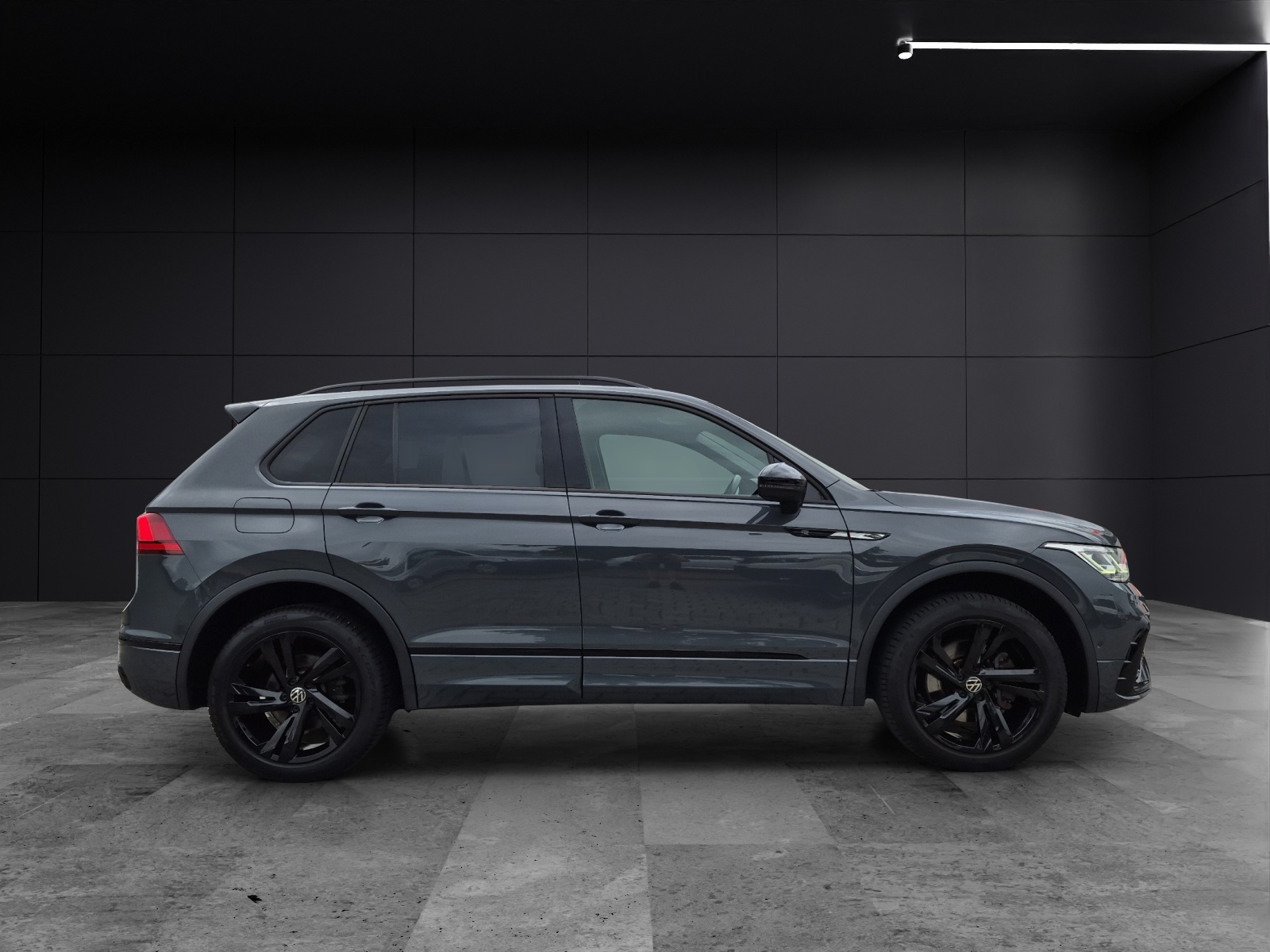 Fahrzeugabbildung Volkswagen Tiguan TSI R-Line 4M DSG Matrix AHK Navi ACC RFK HUD 19