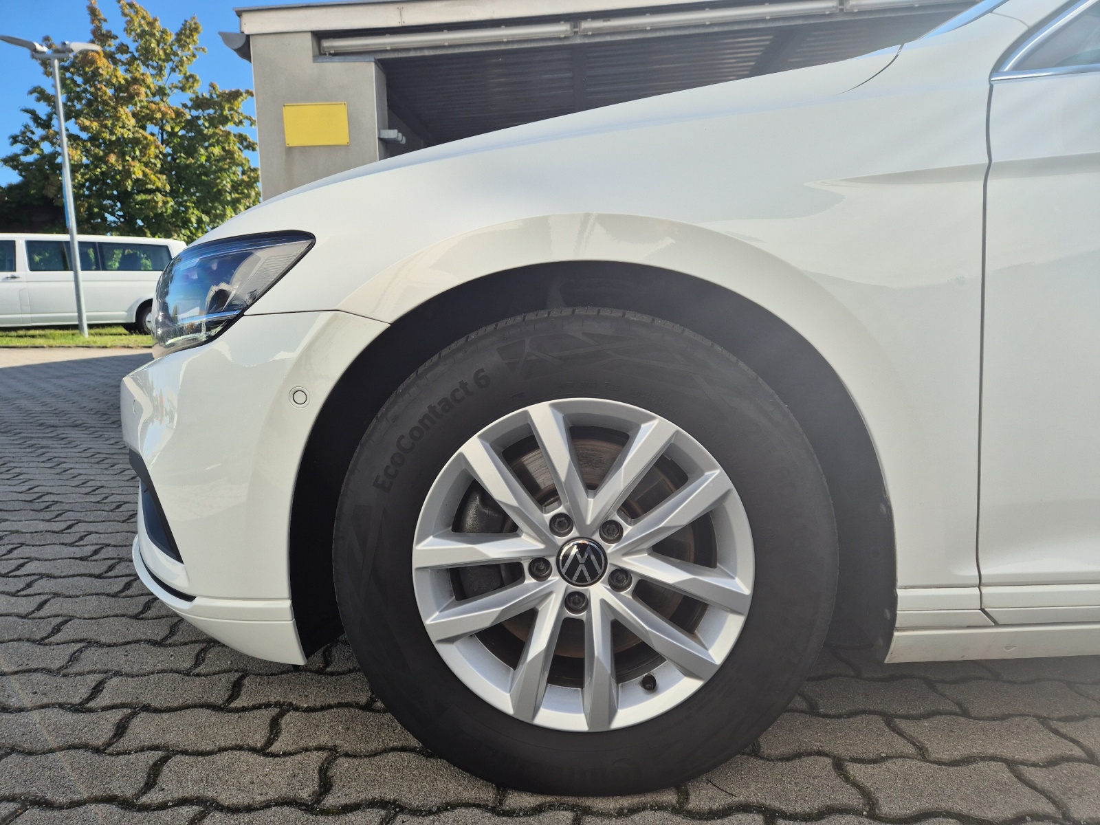 Fahrzeugabbildung Volkswagen Passat Variant TDI Business DSG LED AHK Navi AID ACC RFK SH