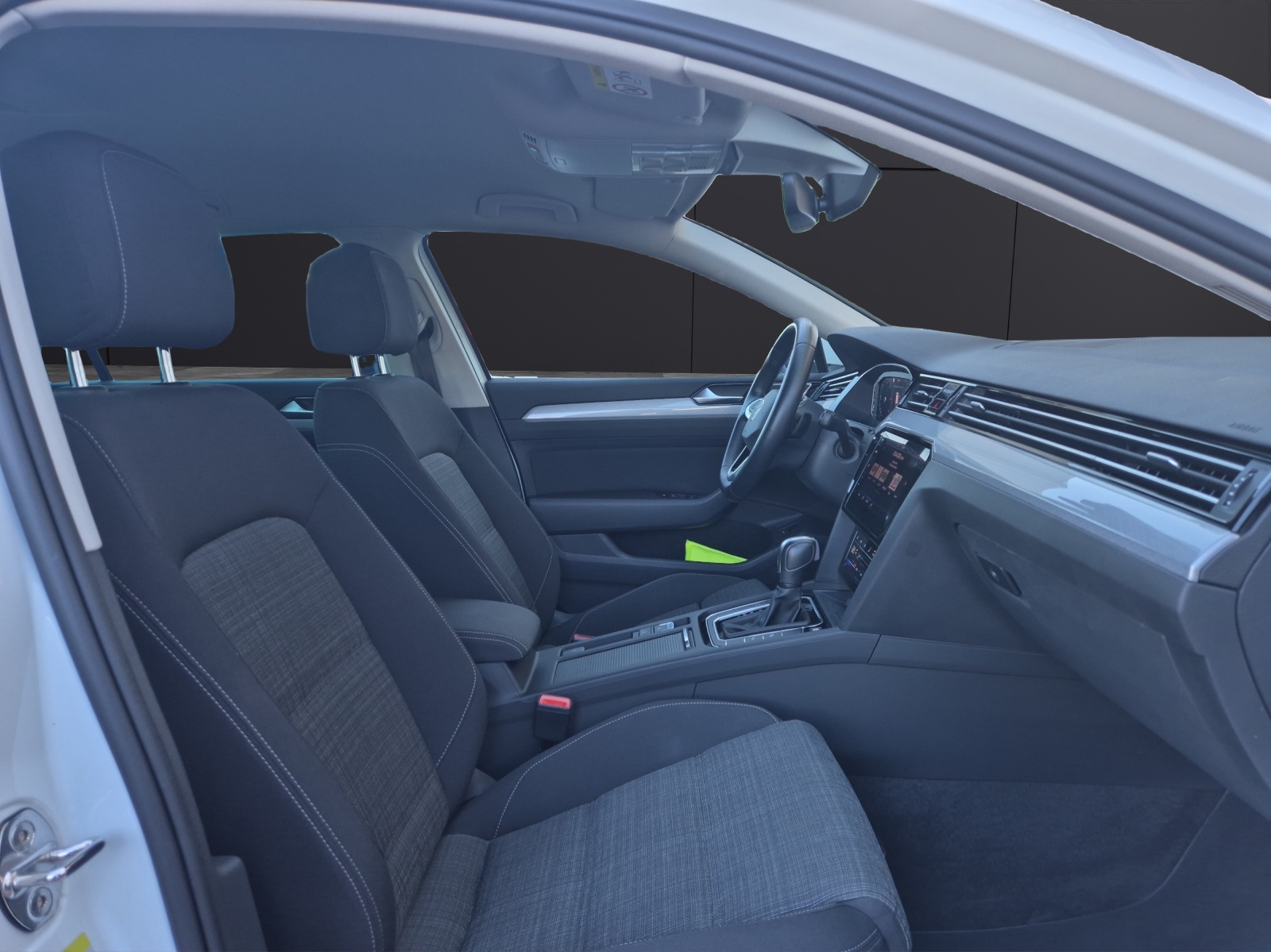 Fahrzeugabbildung Volkswagen Passat Variant TDI Business DSG LED AHK Navi AID ACC RFK SH