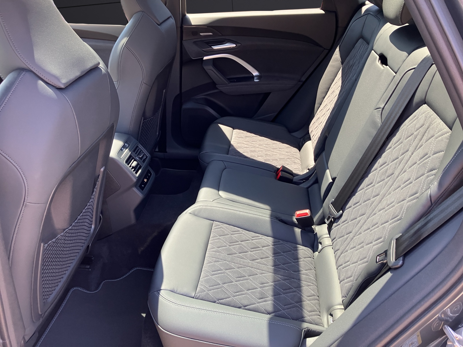 Fahrzeugabbildung Audi Q5 2.0 TDI quattro 150 kW LED, NAVI, ACC