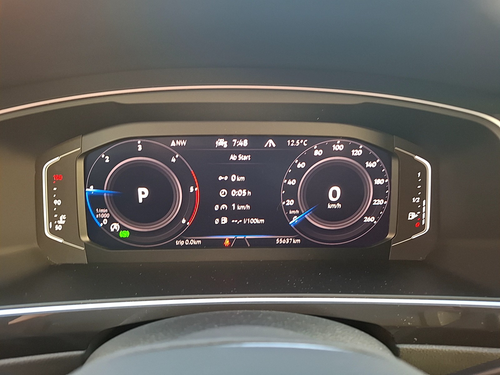 Fahrzeugabbildung Volkswagen Tiguan TDI Life DSG 4M LED AHK Navi AID HUD ACC RFK SHZ 18