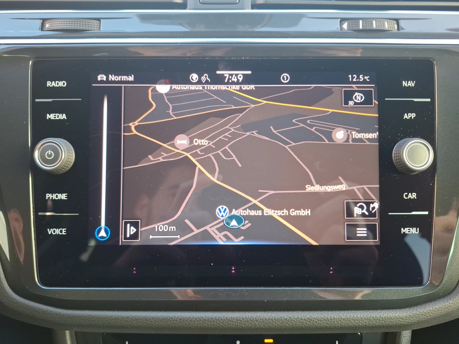 Fahrzeugabbildung Volkswagen Tiguan TDI Life DSG 4M LED AHK Navi AID HUD ACC RFK SHZ 18