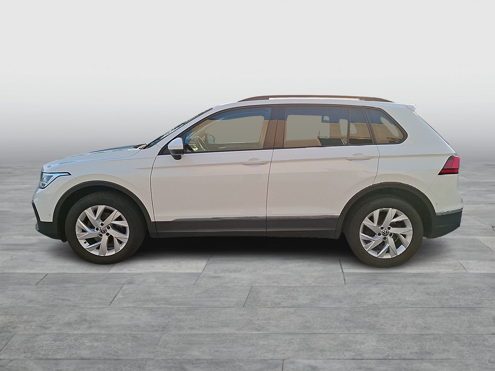 Fahrzeugabbildung Volkswagen Tiguan TDI Life DSG 4M LED AHK Navi AID HUD ACC RFK SHZ 18