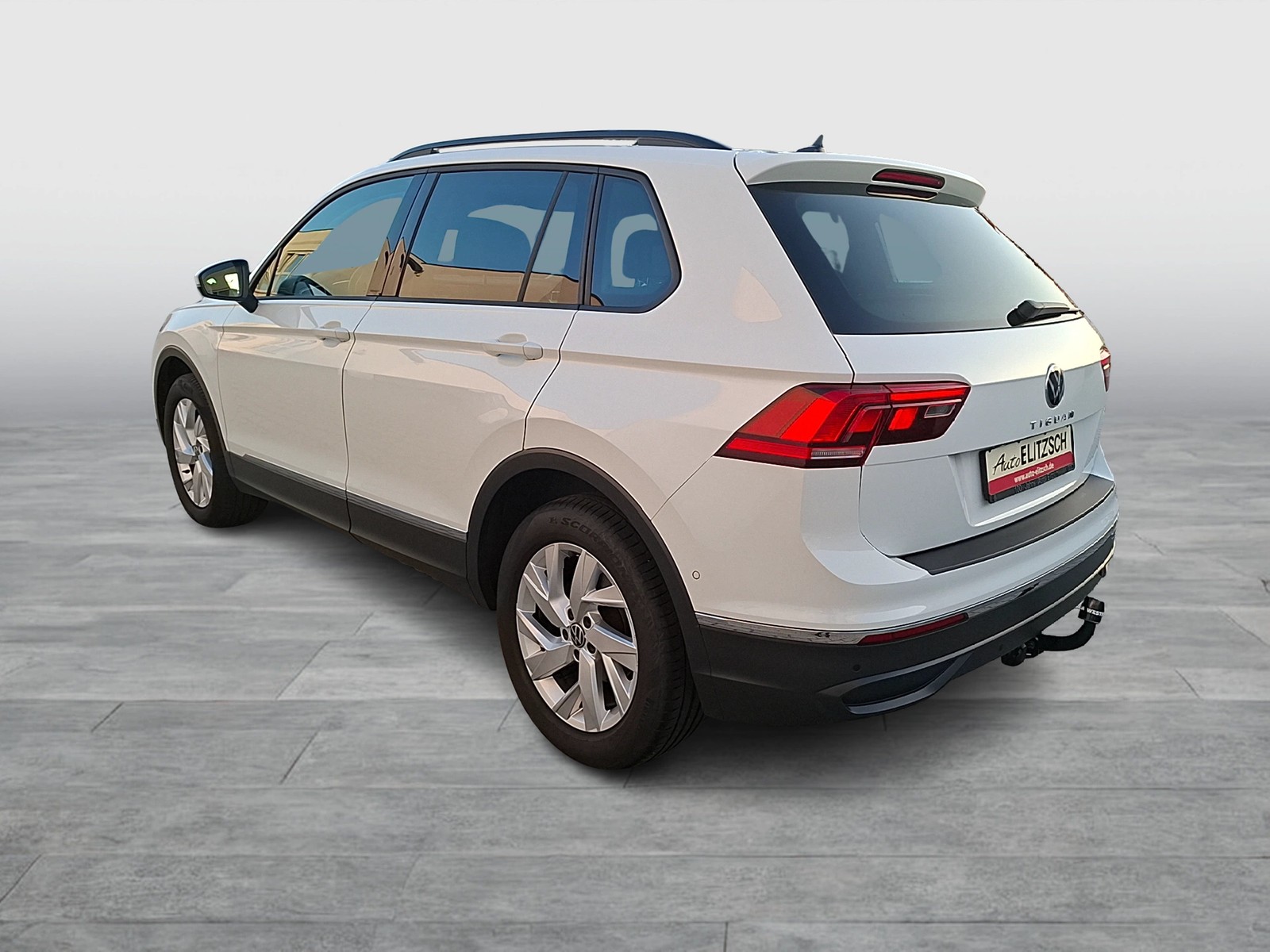 Fahrzeugabbildung Volkswagen Tiguan TDI Life DSG 4M LED AHK Navi AID HUD ACC RFK SHZ 18
