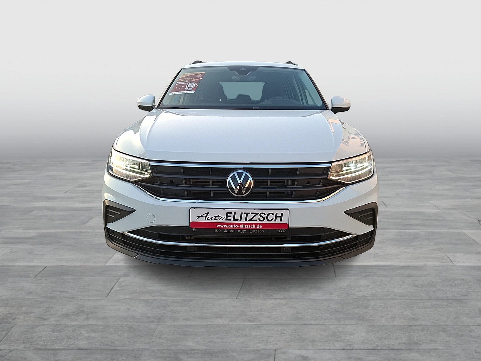 Fahrzeugabbildung Volkswagen Tiguan TDI Life DSG 4M LED AHK Navi AID HUD ACC RFK SHZ 18