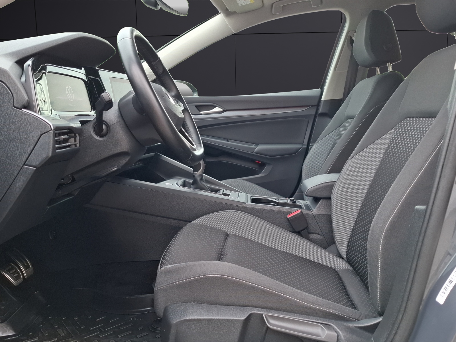 Fahrzeugabbildung Volkswagen Golf VIII TSI Active Standhzg. LEDplus Navi HUD AID ACC RFK SH