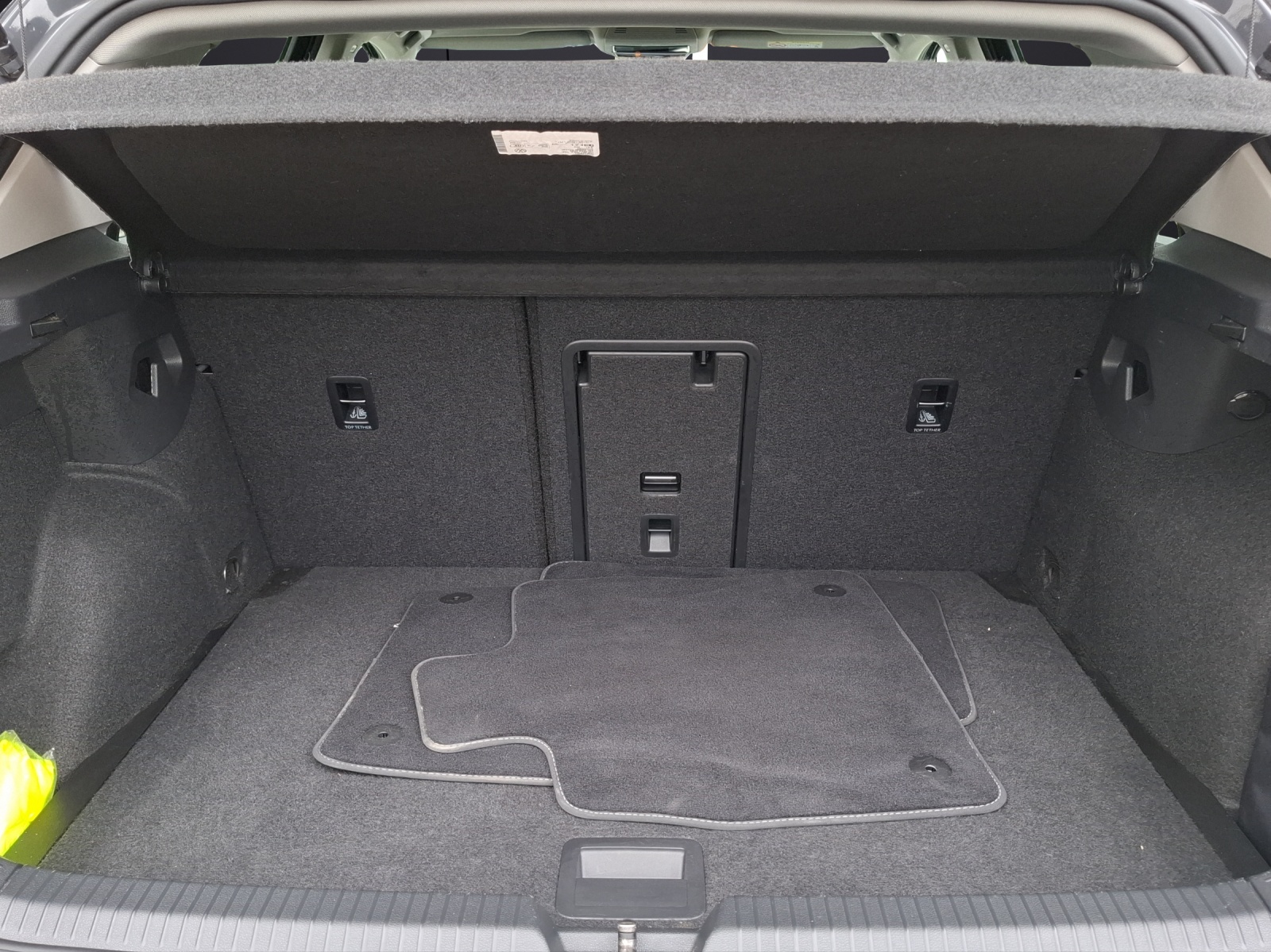 Fahrzeugabbildung Volkswagen Golf VIII TSI Active Standhzg. LEDplus Navi HUD AID ACC RFK SH