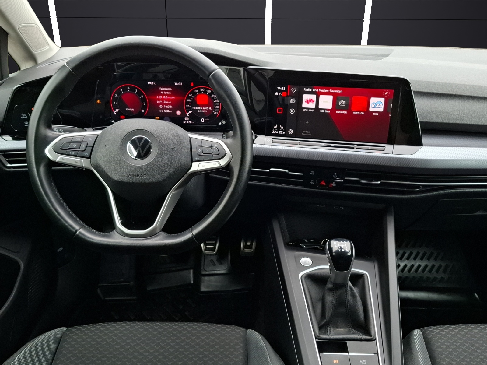 Fahrzeugabbildung Volkswagen Golf VIII TSI Active Standhzg. LEDplus Navi HUD AID ACC RFK SH