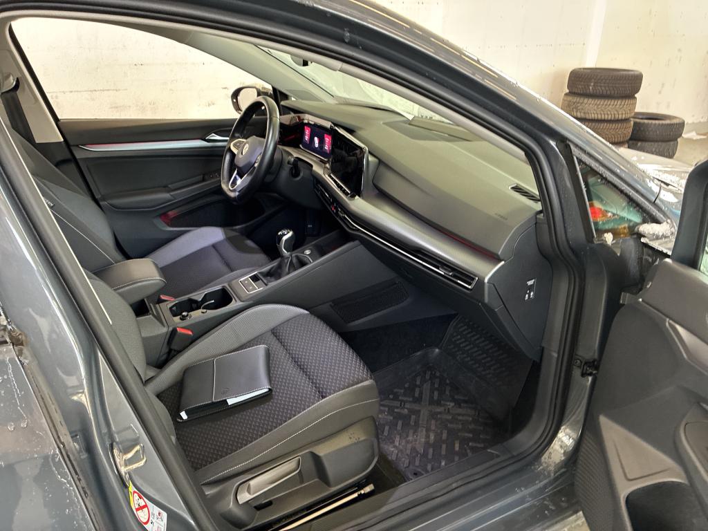 Fahrzeugabbildung Volkswagen Golf VIII TSI Active Standhzg. LEDplus Navi HUD AID ACC RFK SH