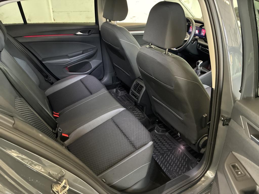 Fahrzeugabbildung Volkswagen Golf VIII TSI Active Standhzg. LEDplus Navi HUD AID ACC RFK SH