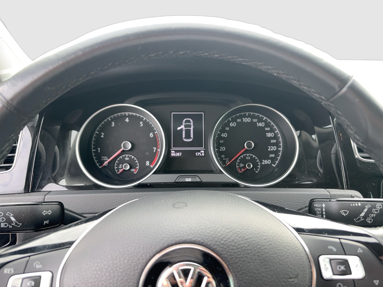 Fahrzeugabbildung Volkswagen Golf VII Lim. TSI Sound LED ACC PDC APP-Connect