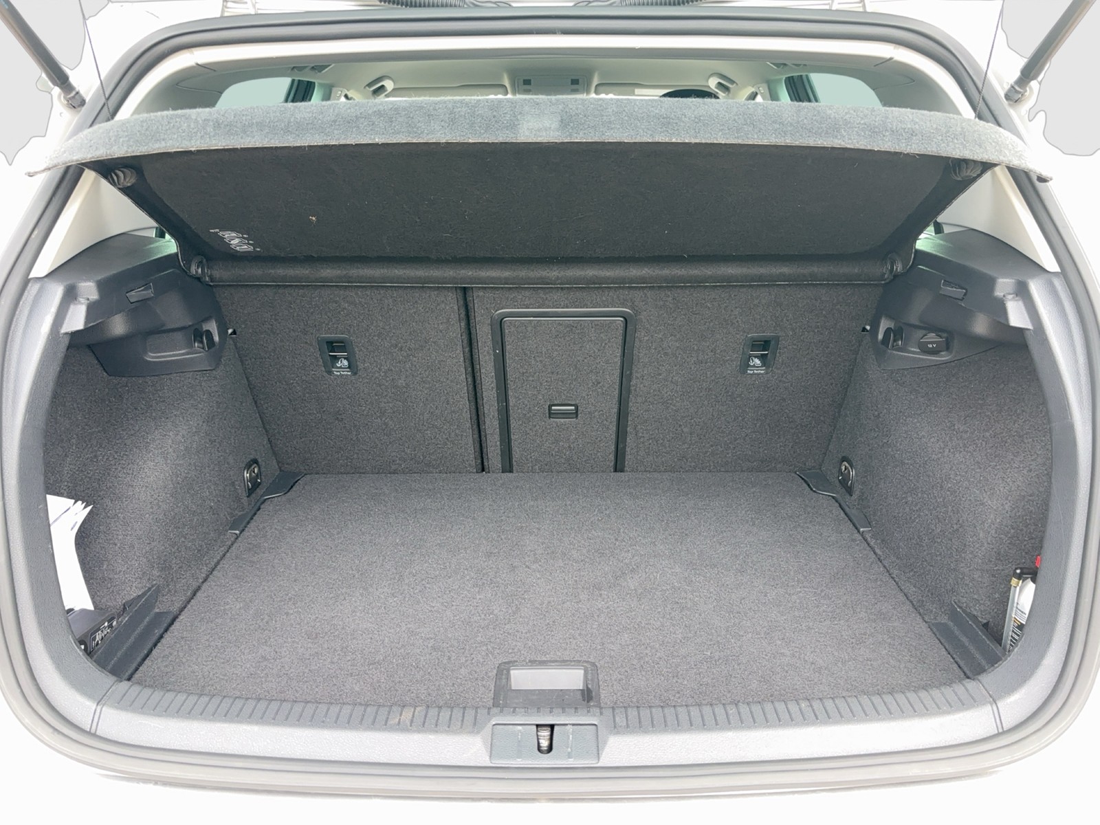 Fahrzeugabbildung Volkswagen Golf VII Lim. TSI Sound LED ACC PDC APP-Connect