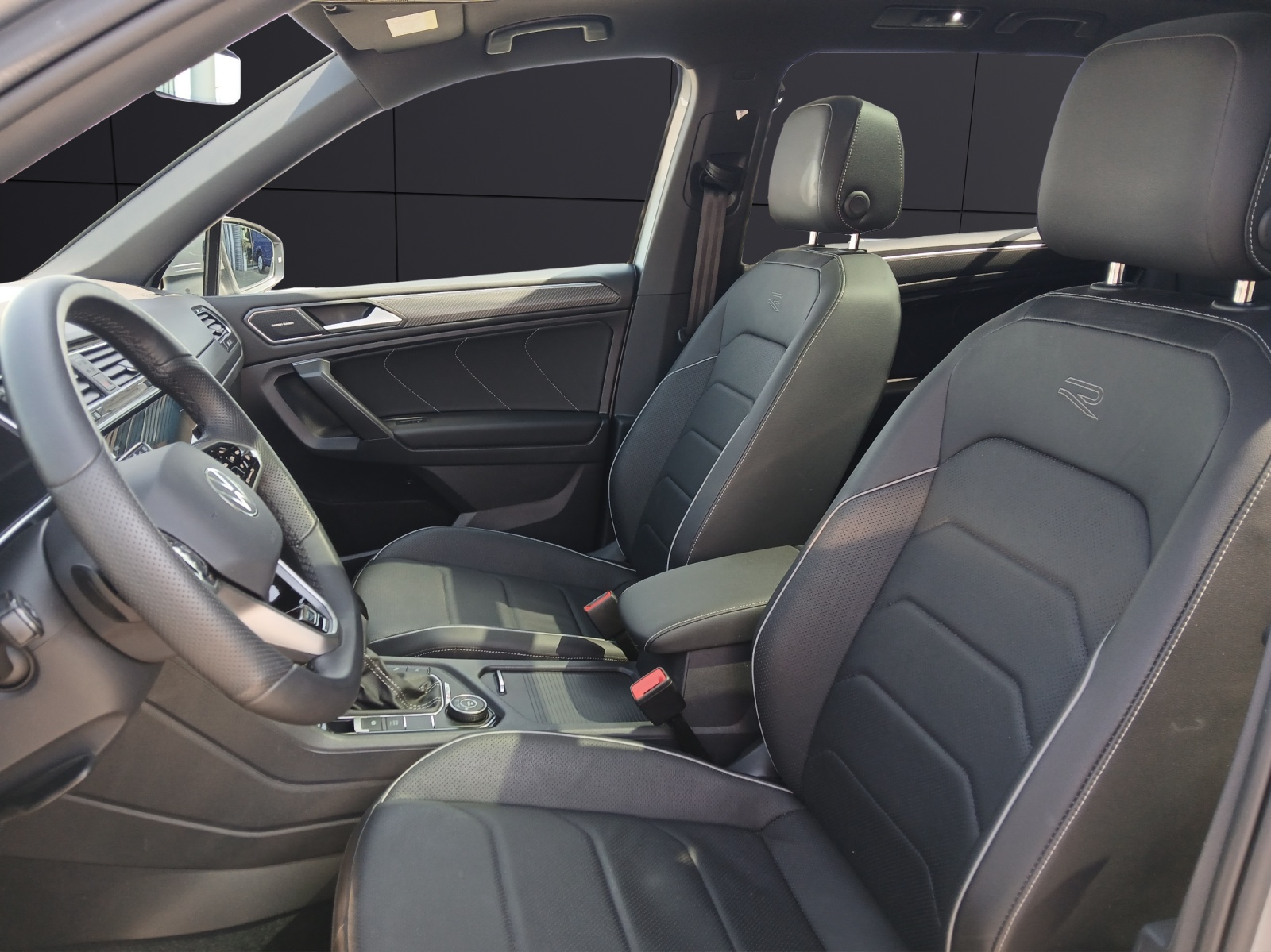 Fahrzeugabbildung Volkswagen Tiguan Allspace TDI R-Line DSG 4M STH Matrix AHK Navi AID Pano HUD ACC RFK 20