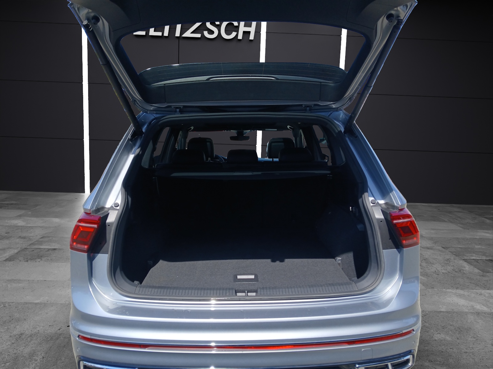 Fahrzeugabbildung Volkswagen Tiguan Allspace TDI R-Line DSG 4M STH Matrix AHK Navi AID Pano HUD ACC RFK 20